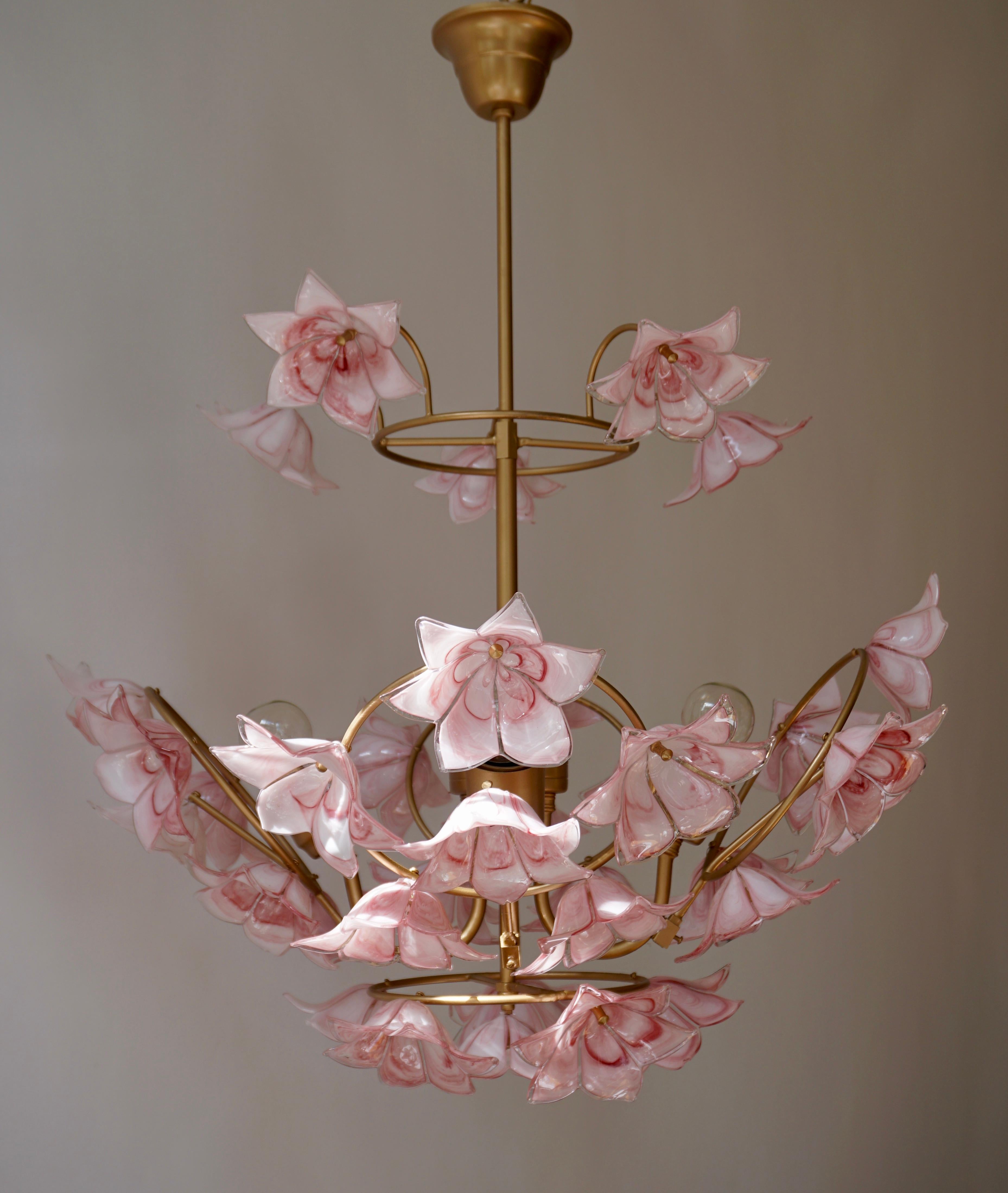 20th Century Italian Chandelier with Pink White Murano Glass Flowers