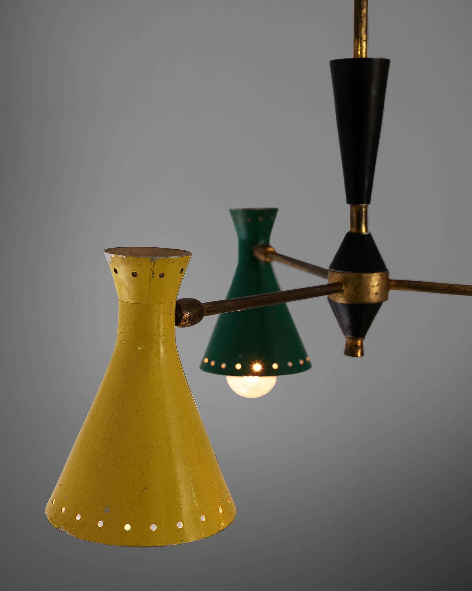 Italiano Lampadario italiano con sei paralumi colorati patinati in vendita