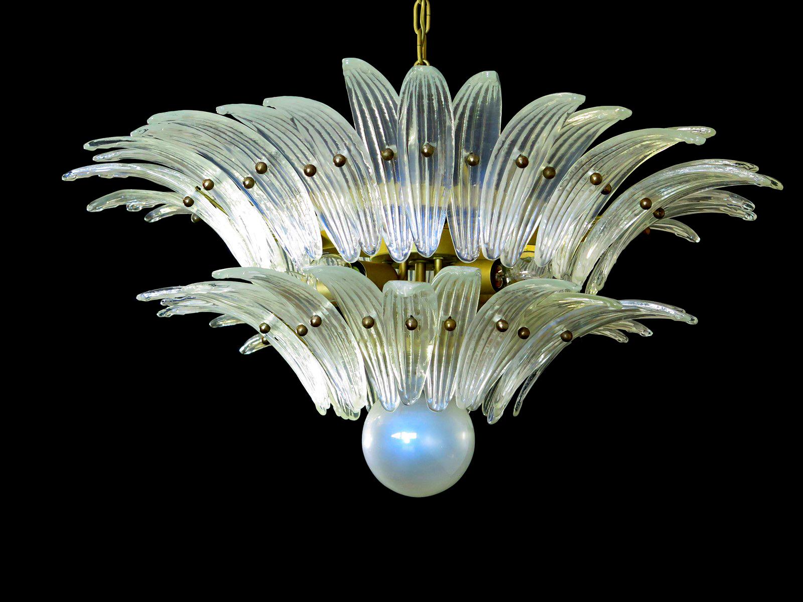 Murano chandelier original palmette, opal iridiscent glass
Luxury and Genuine Murano glass chandelier. Handmade in Murano. It made by 58 Murano crystal
glasses in a gold metal frame. The chandelier has also a Murano glass ball in the end of the