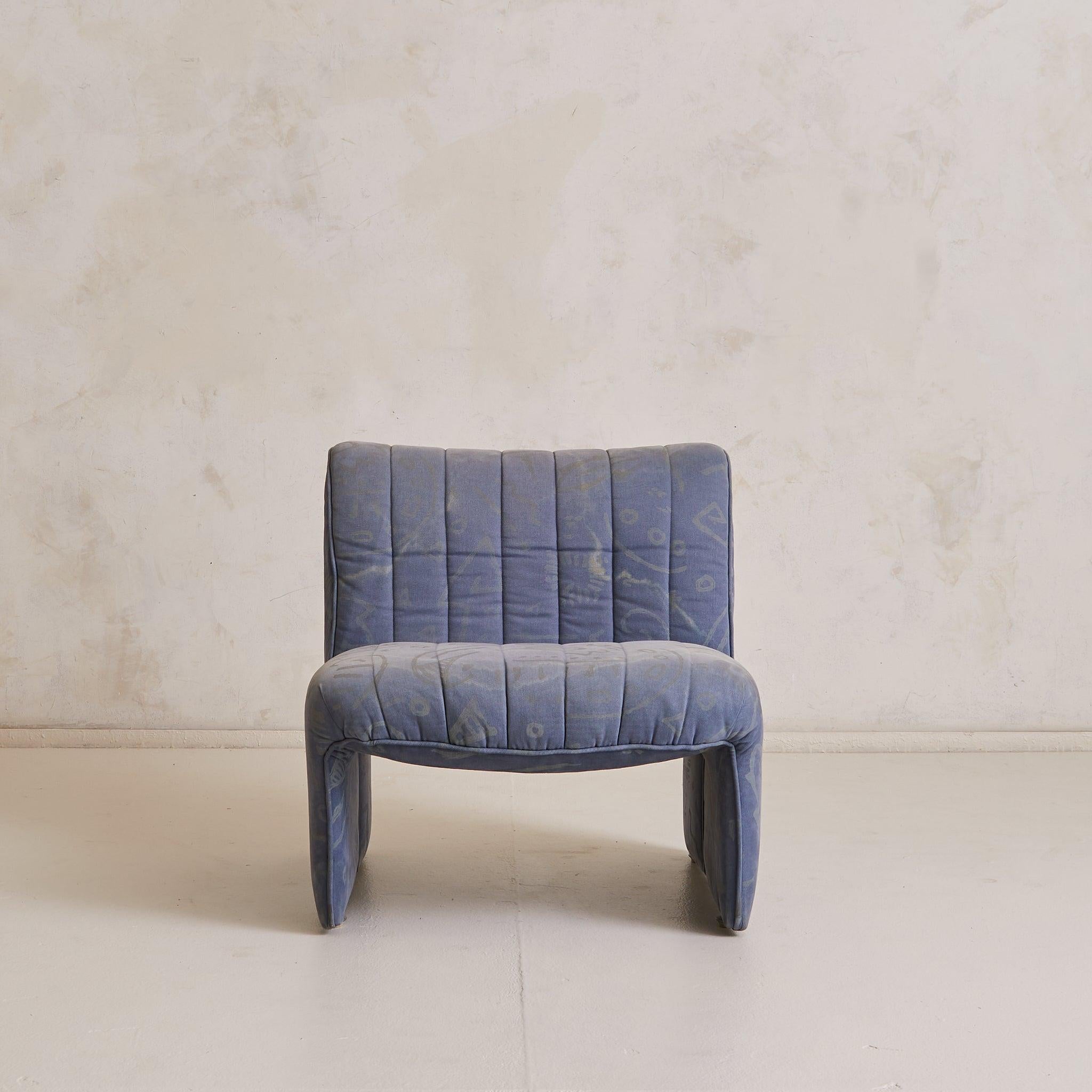 Italian Channel-Back Lounge Chair in Original Denim, 1970s - 2 Available (Moderne der Mitte des Jahrhunderts) im Angebot