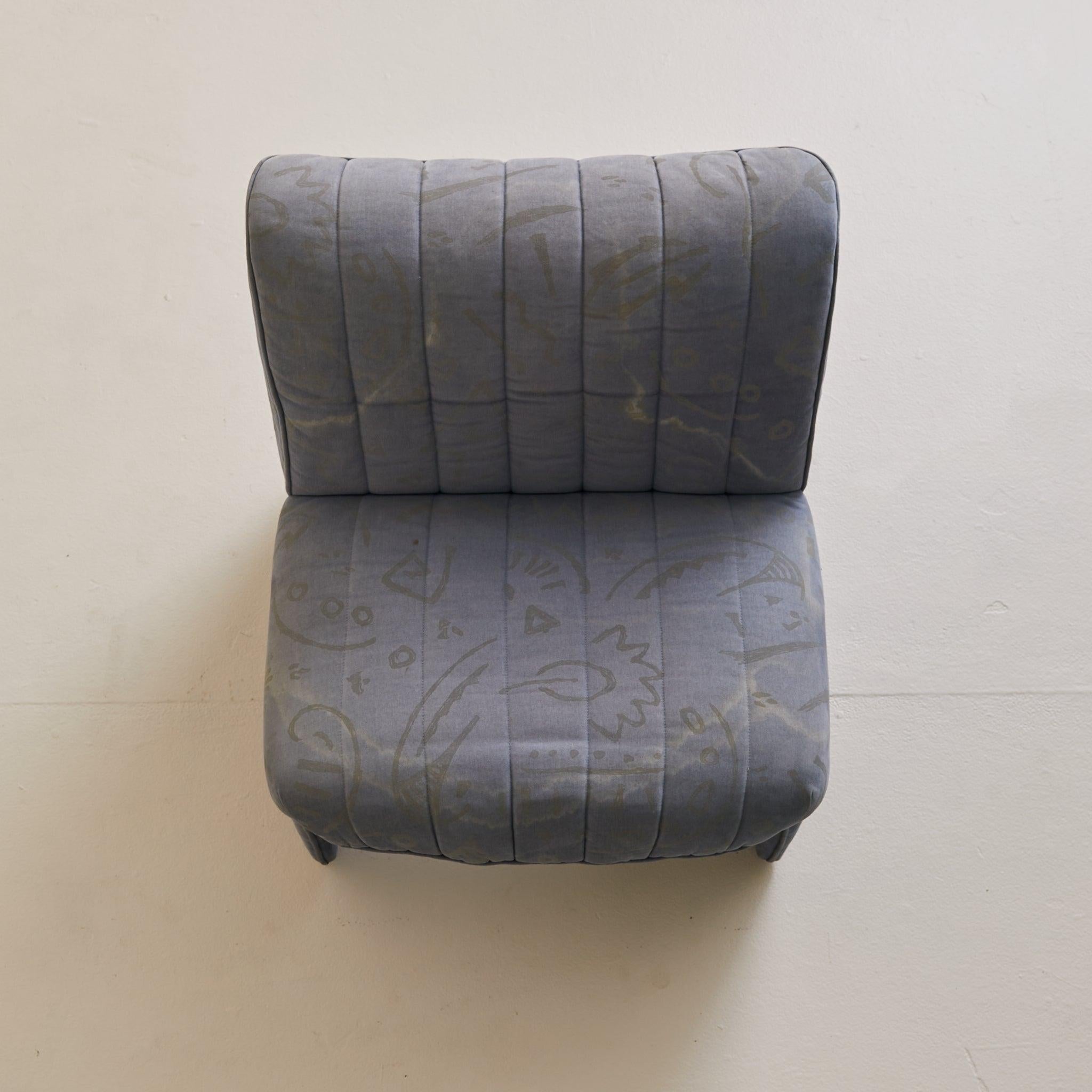 Italian Channel-Back Lounge Chair in Original Denim, 1970s - 2 Available (Ende des 20. Jahrhunderts) im Angebot