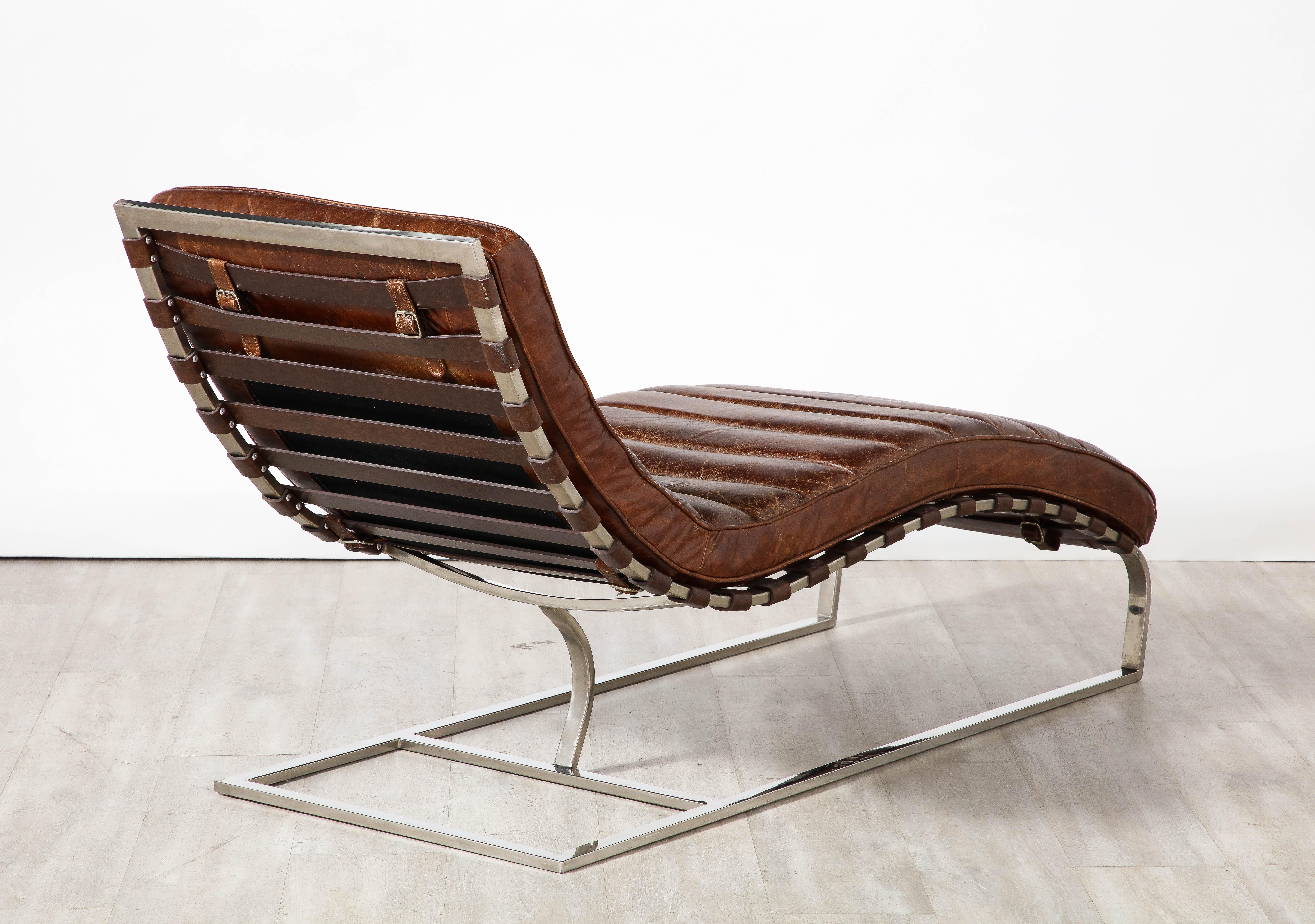 Chaise longue italienne en cuir cannelé et chrome, 1970 en vente 1