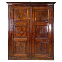 Armadio italiano a due ante in legno con decorazioni in stile Charles X, inizio '800