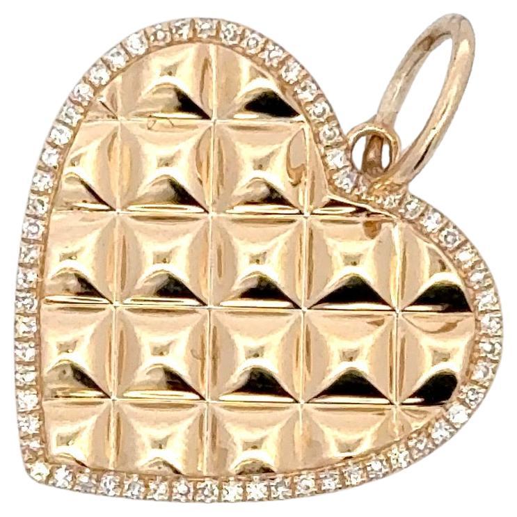Fabriqué en Italie, ce pendentif en forme de cœur à damier est orné de 62 brillants ronds pesant 0,15 carat.

Collier non inclus.
DM pour différentes options de colliers.
D'autres pendentifs en forme de cœur sont disponibles.
Recherche Harbor
