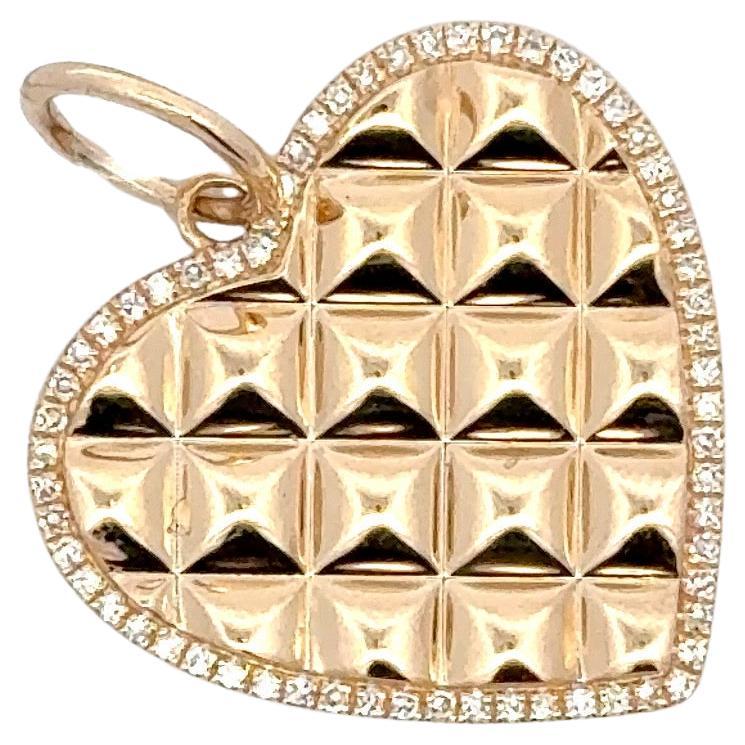 Contemporain Pendentif italien en or jaune 14 carats à carreaux bordé de diamants en forme de cœur 0,15 carat en vente