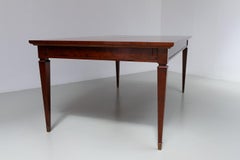 Ausziehbarer italienischer Kirschbaumholz-Esstisch von Annibale Colombo, spätes 20. Jahrhundert.