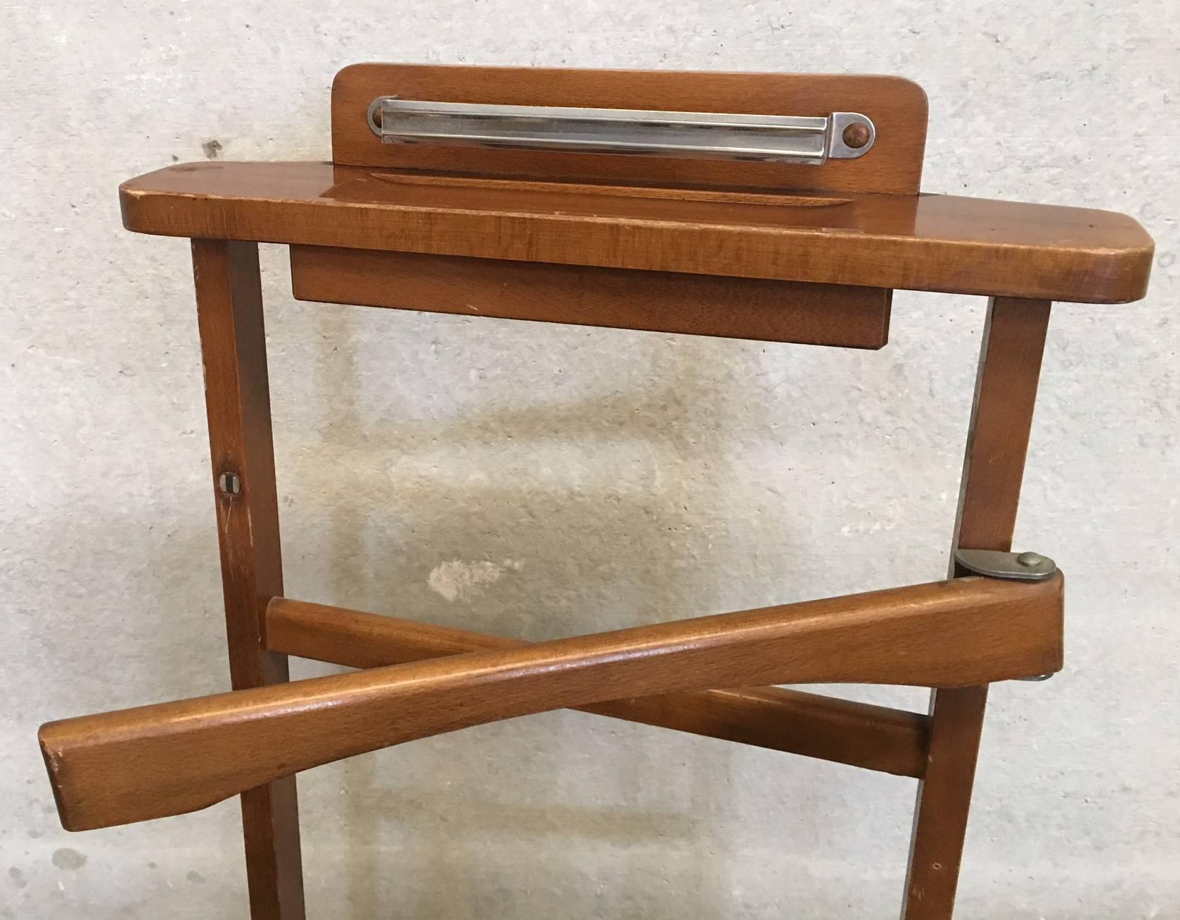 Mid-Century Modern Italian Cherry Valet Stand Dressboy in the Manner of Fratelli Reguitti, 1960s For Sale