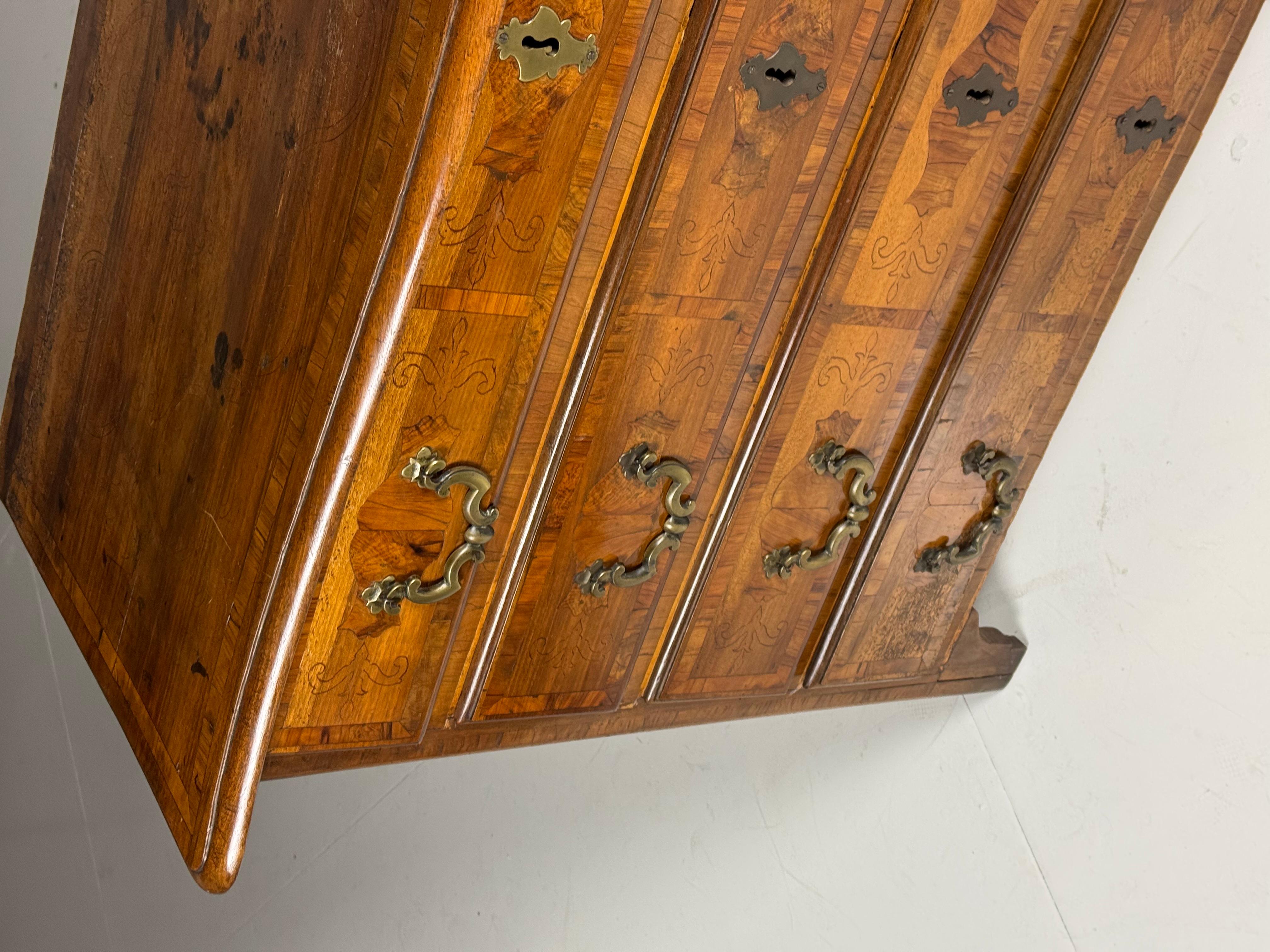 Legno Cassettiera italiana del XVIII secolo in vendita