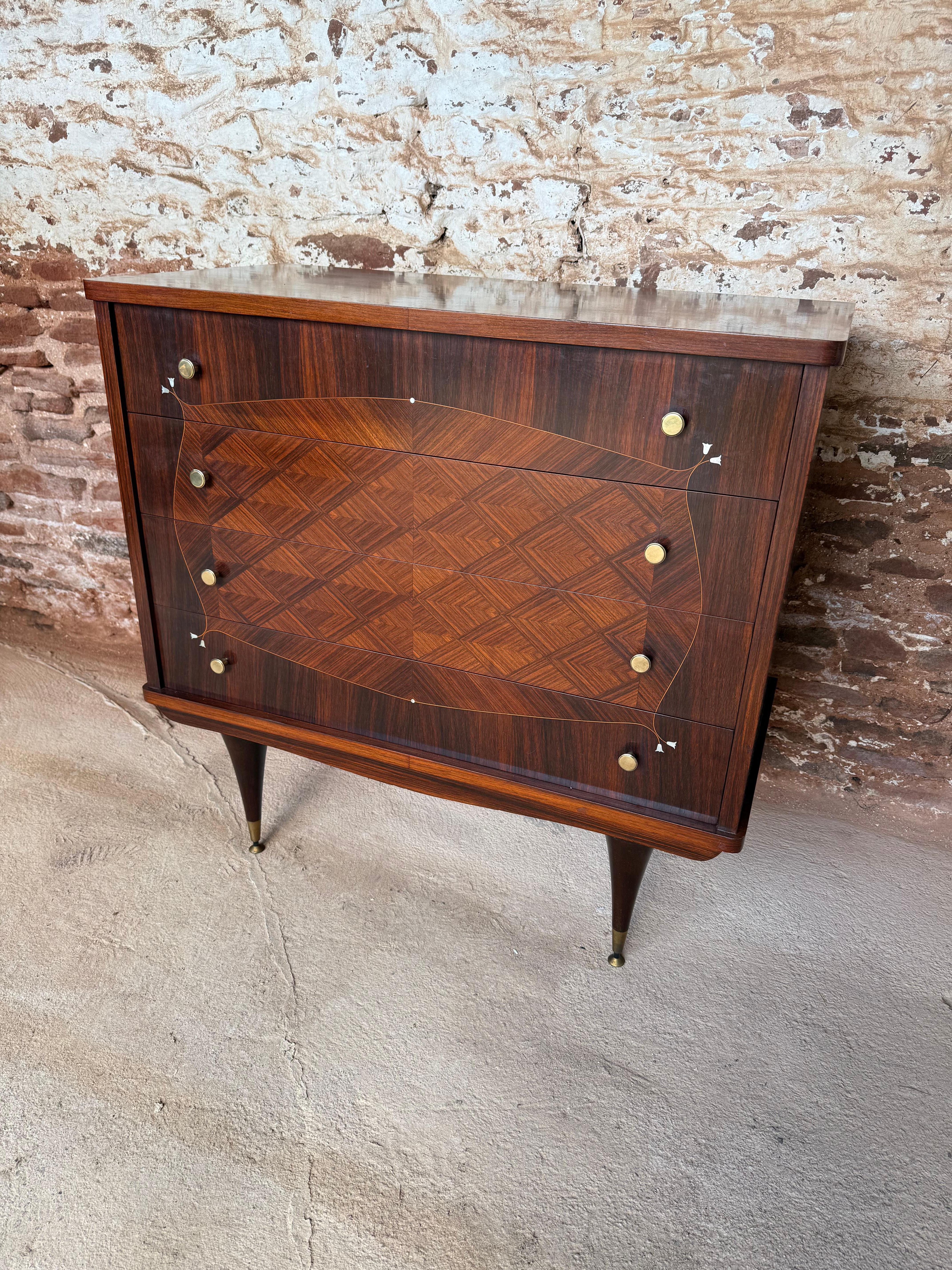 Fab mid century Italian chest of 4 drawers 

Circa 1960's with original handles and feet 

Nice inlaid detail / mother of pearl 

 

Height 34.5 inches 

width 35.5 inches 

Depth 18 inches 