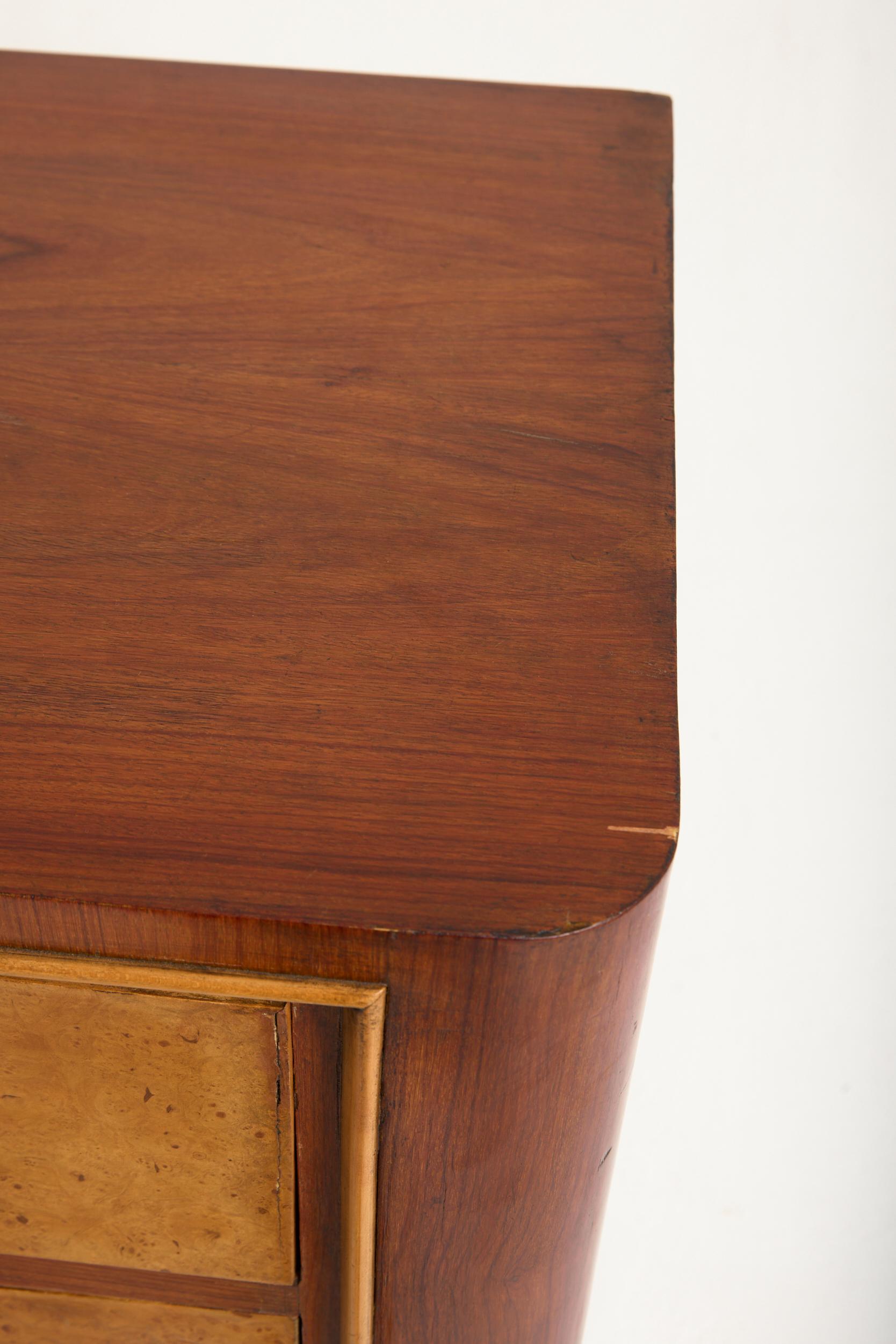 Italian Chest of Drawers in vendita 5