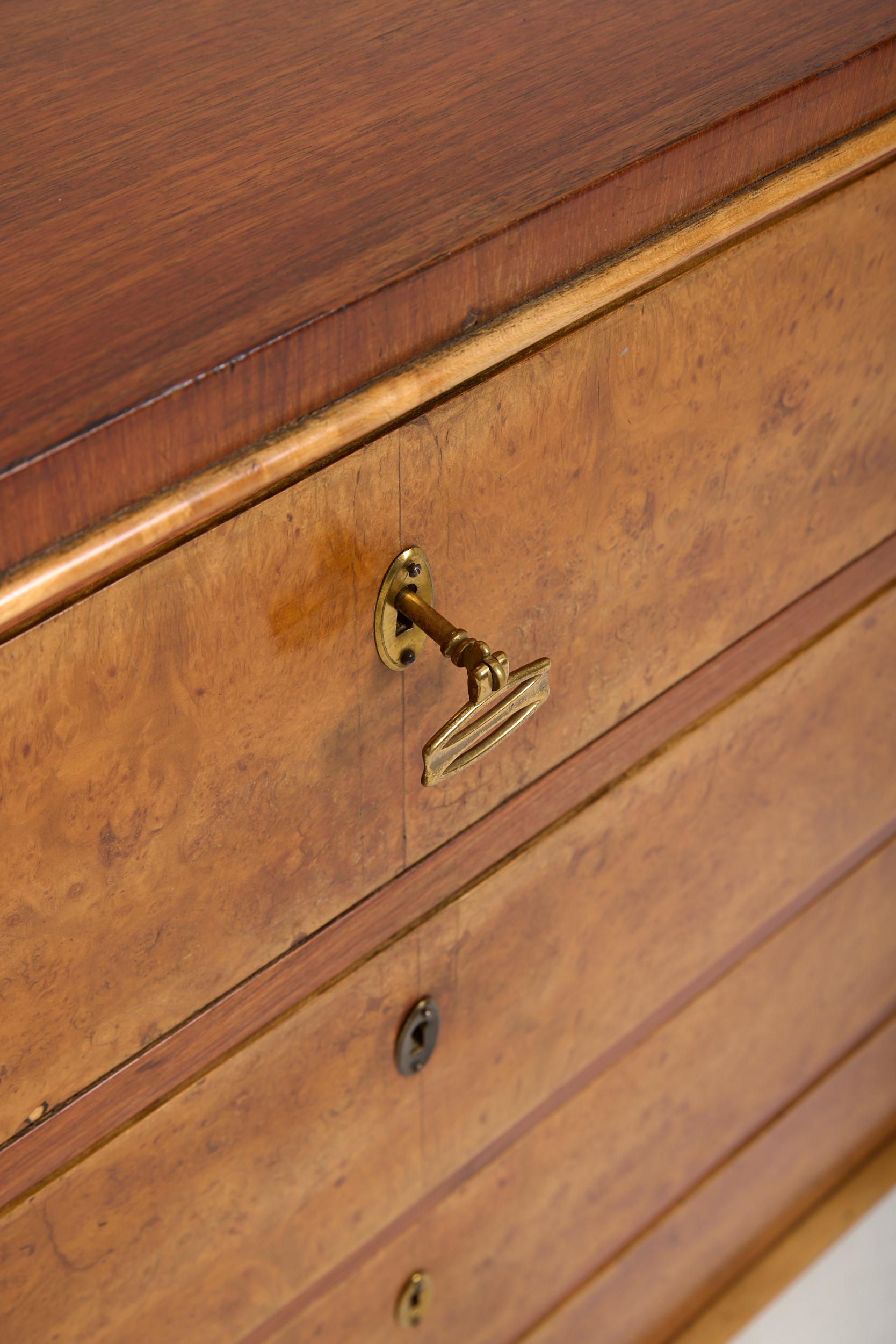 Italian Chest of Drawers in vendita 6