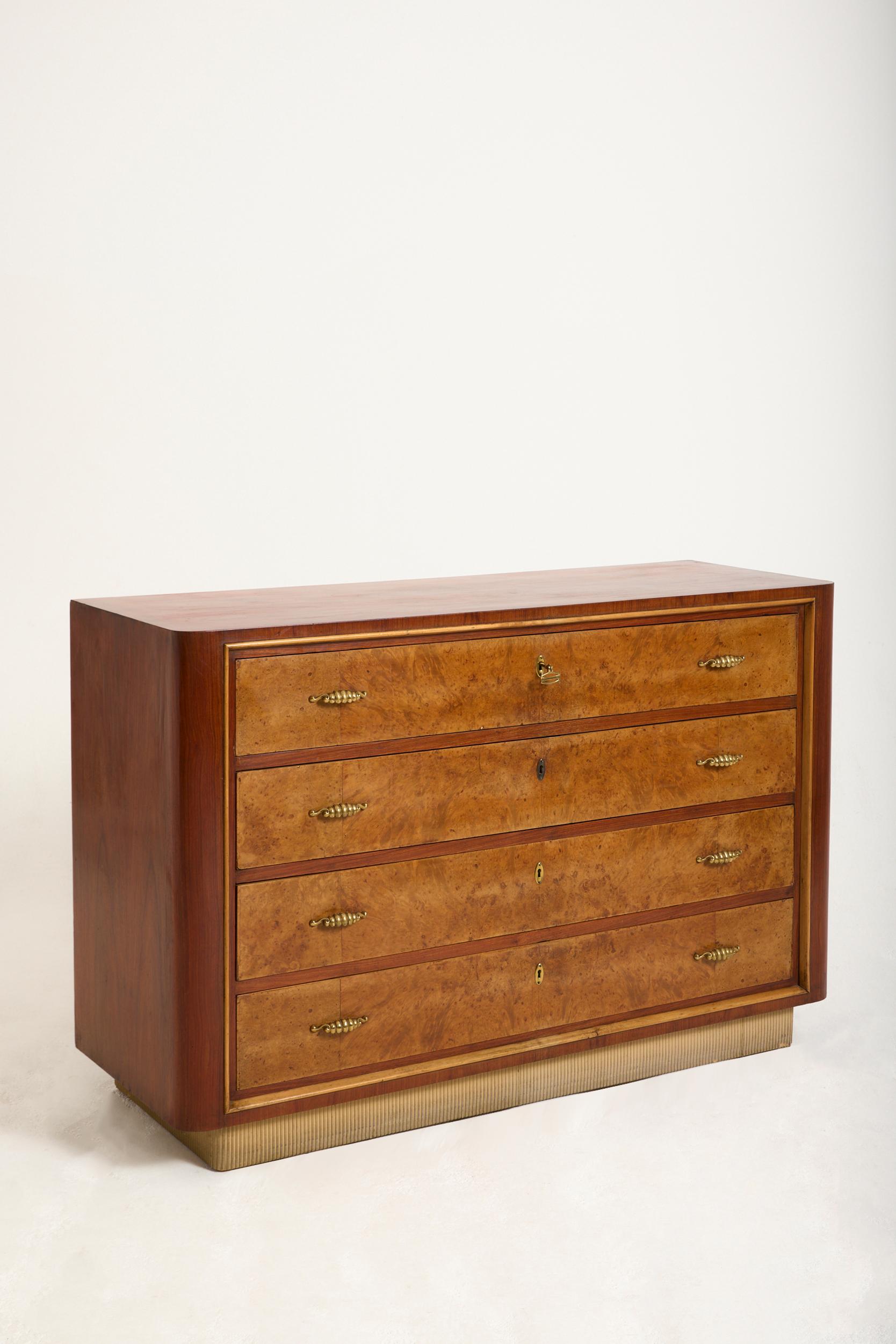 Mid-Century moderno Italian Chest of Drawers in vendita