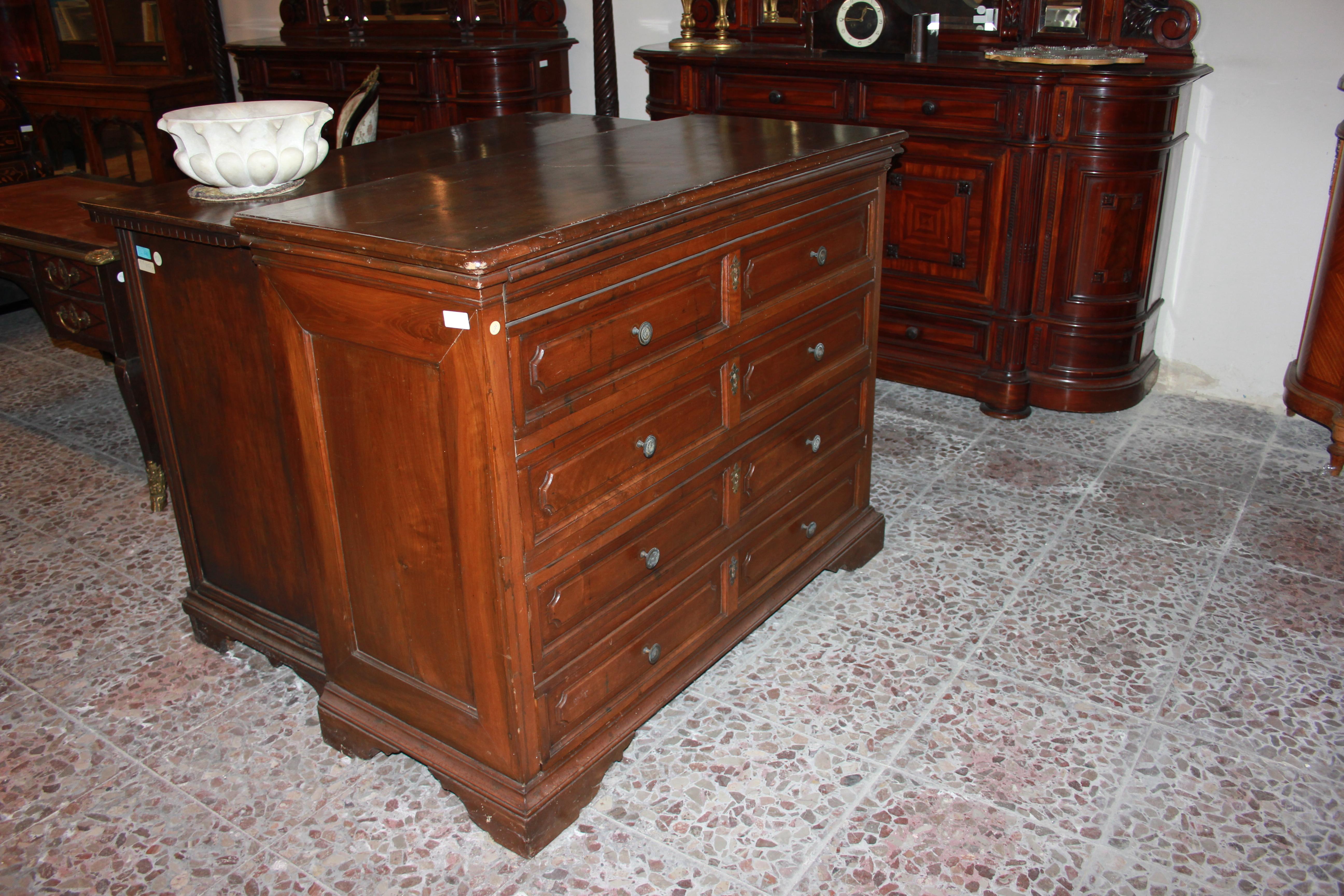 Rustic  Italian chest of drawers from the 1600s in walnut wood For Sale