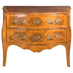 Italian Commode, Genoa, 18th Century Italy Veneered Walnut Wood Chest of Drawers Italian Commode, Genoa, 18th Century Italy Veneered Walnut Wood Chest of Drawers