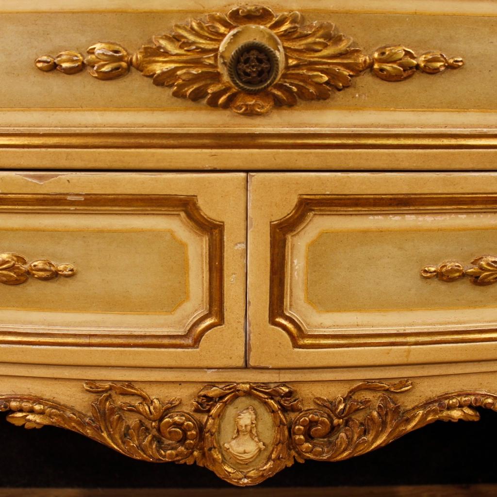 Italian Chest of Drawers in Lacquered and Giltwood from 20th Century In Good Condition In Vicoforte, Piedmont