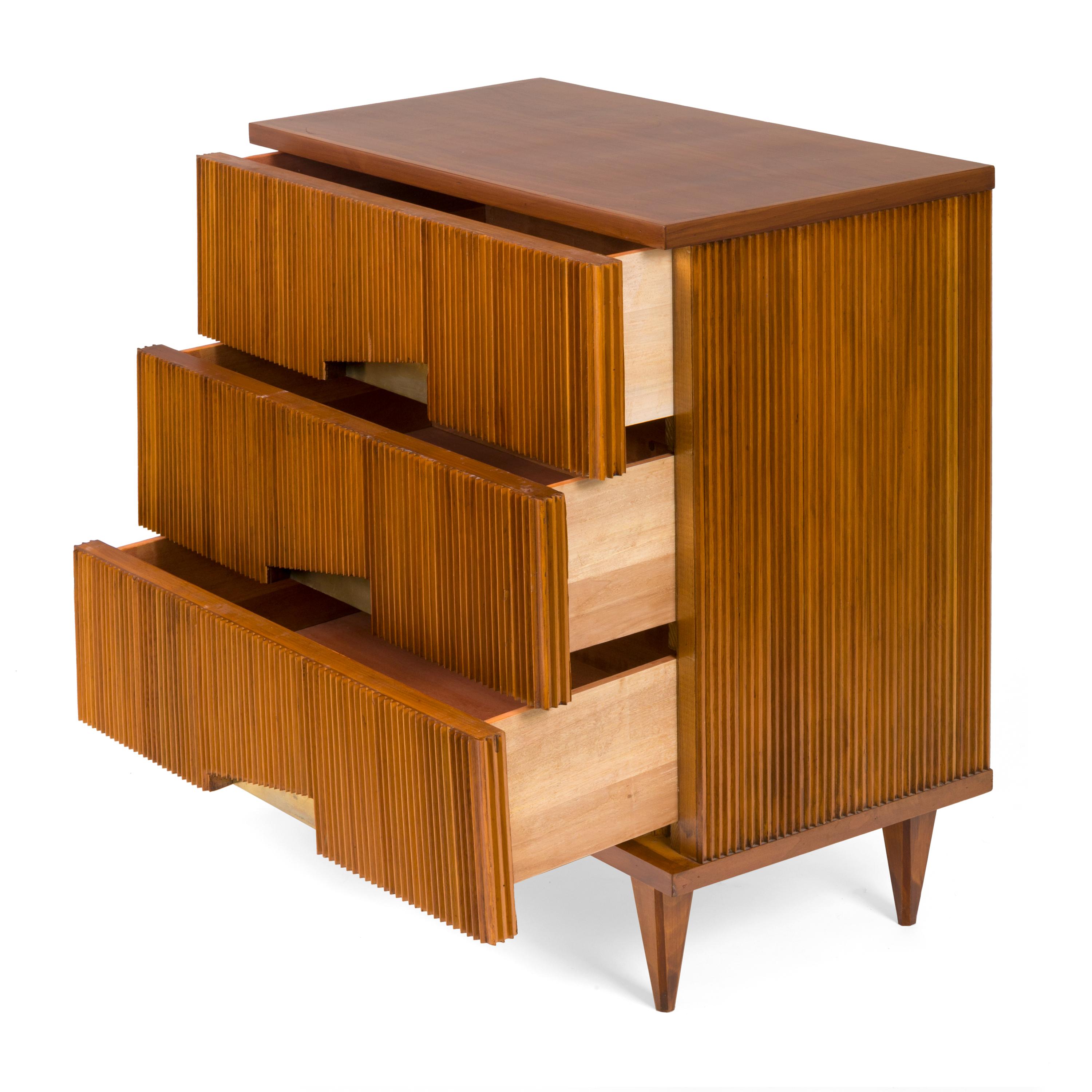 Mid-Century Modern Italian Chest of Drawers in the Style of Gio Ponti