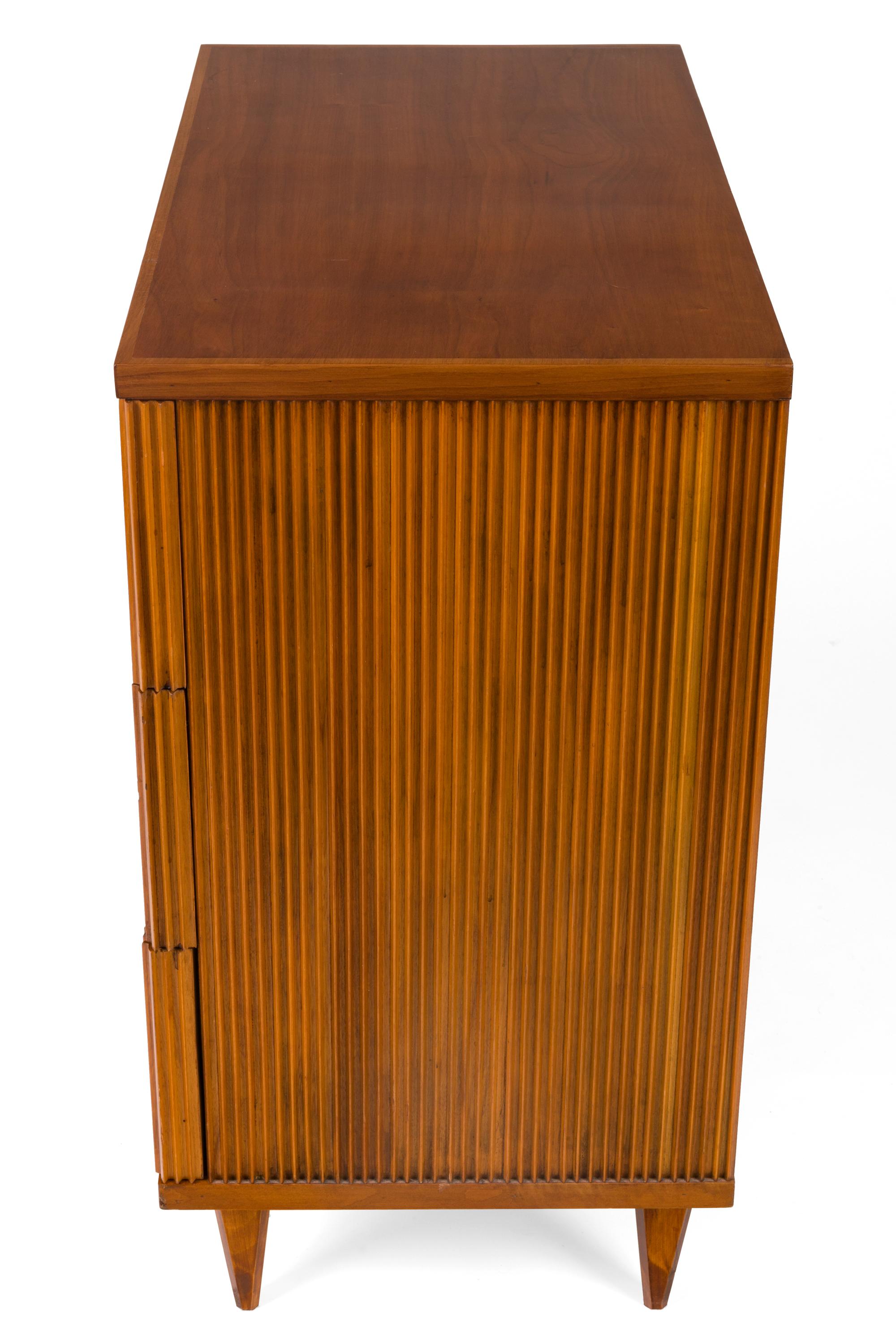 Italian Chest of Drawers in the Style of Gio Ponti In Good Condition In New York, NY