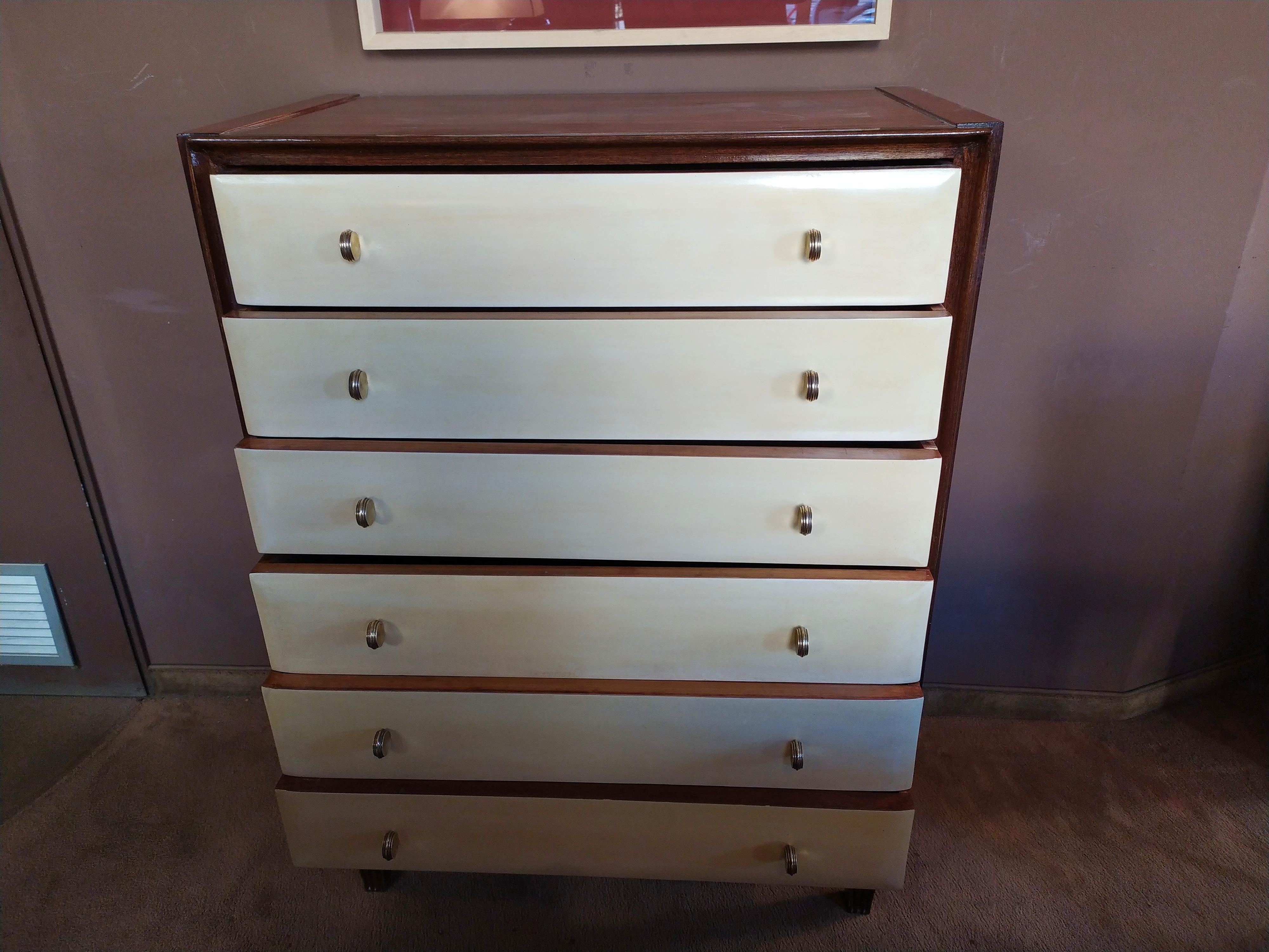 Stunning Italian chest of drawers in wood, 1940s.