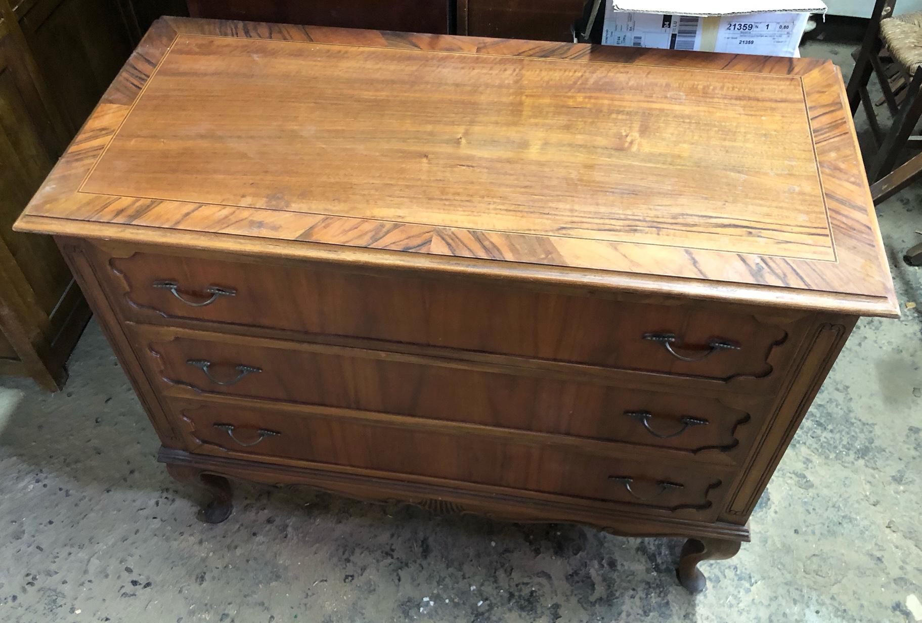 Italian Chest of Drawers of the Twentieth Century in Natural Color Walnut  For Sale 7