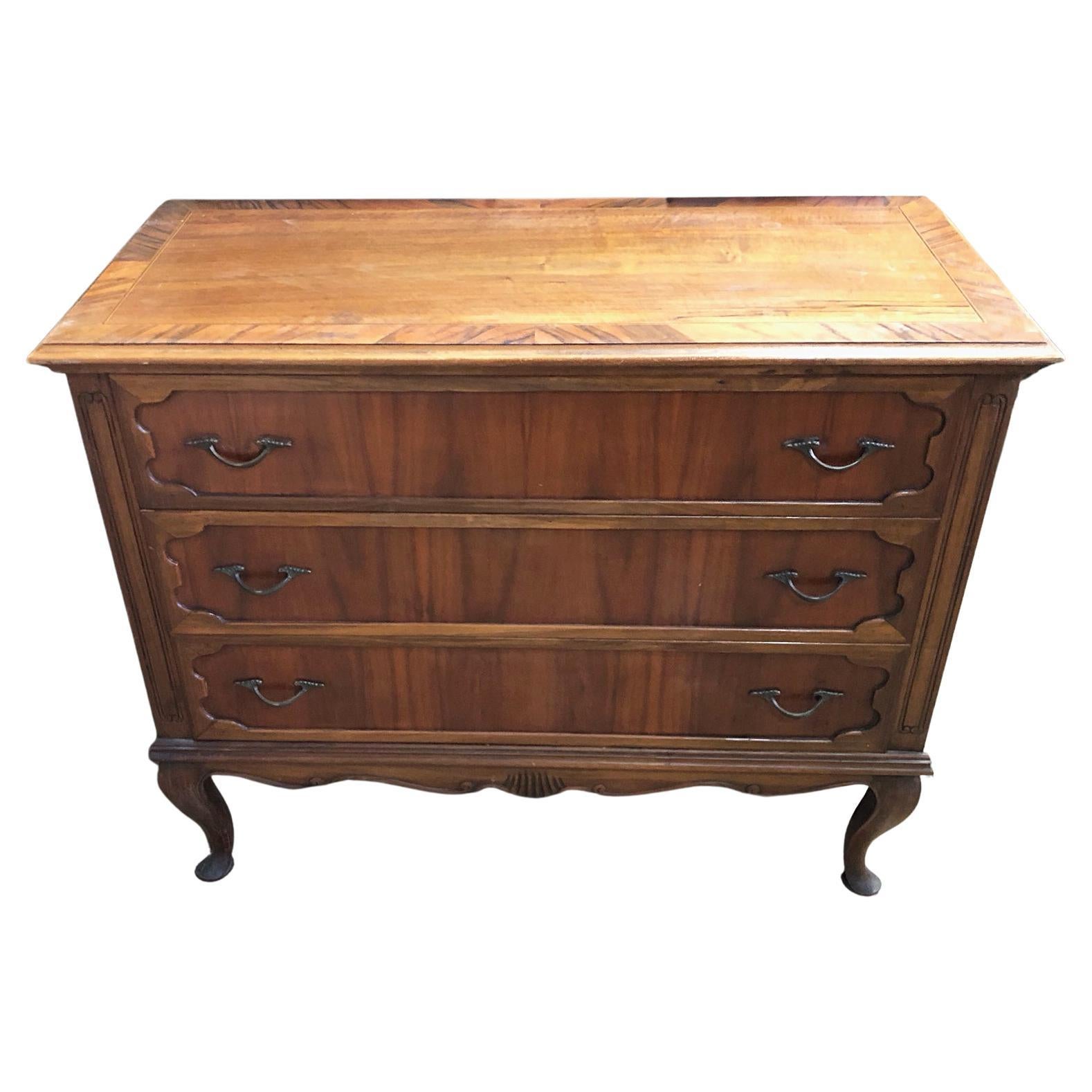 Italian Chest of Drawers of the Twentieth Century in Natural Color Walnut  For Sale