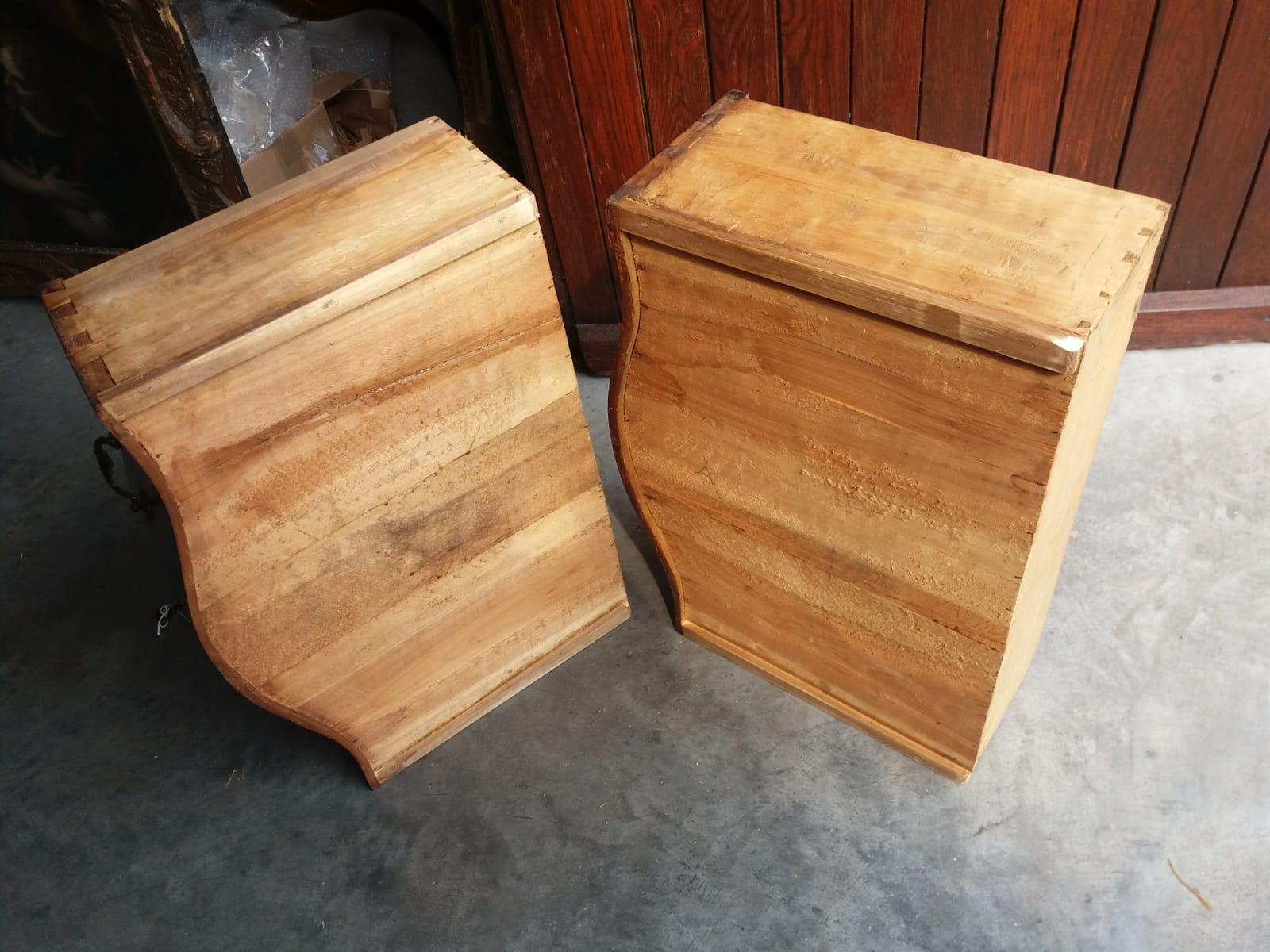 Italian Commode with Marble Top, Naples, 18th Century, Italy Veneered chest For Sale 5