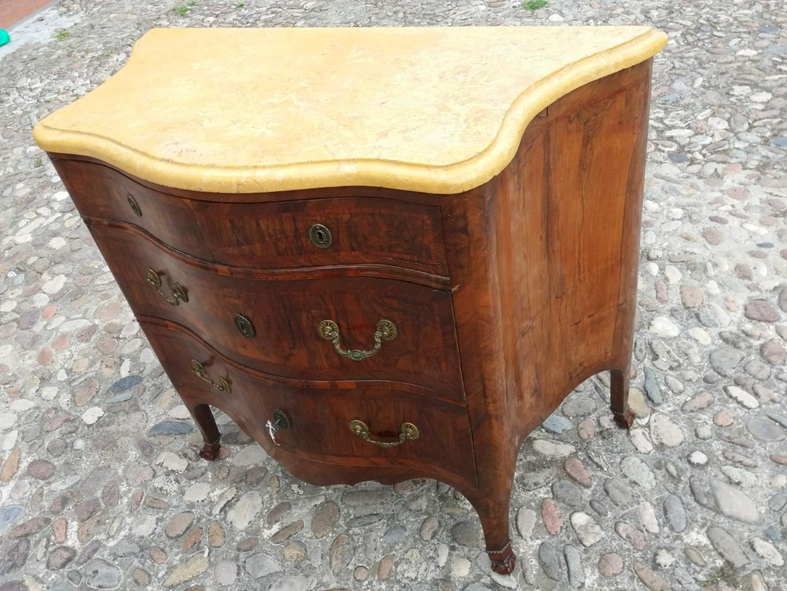 Italian Commode with Marble Top, Naples, 18th Century, Italy Veneered chest In Good Condition For Sale In Varmo, IT