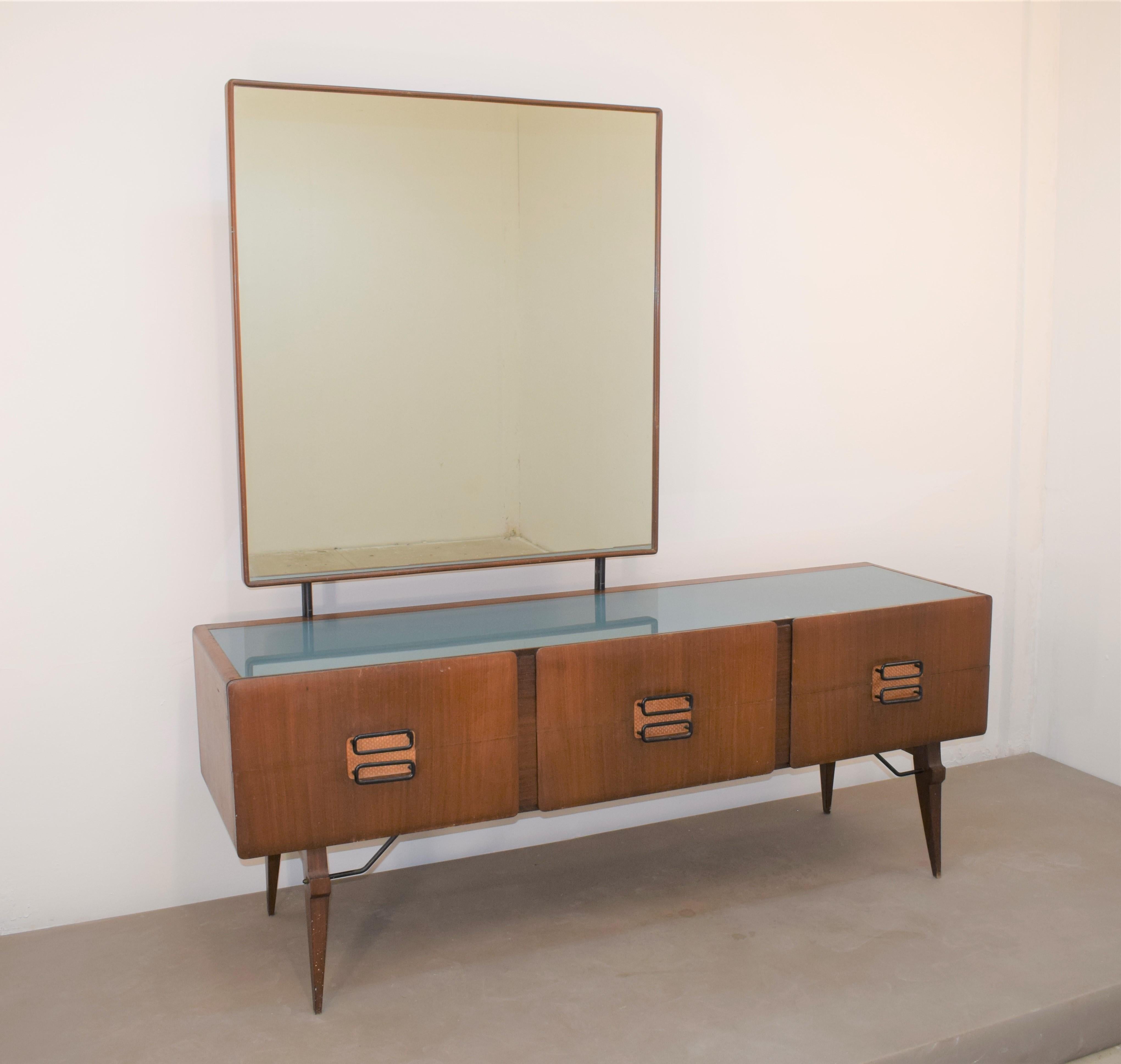 Italian chest of drawers with mirror, 1960s.
Dimensions: H=184 cm; W=180 cm; D=50 cm.
Only mirror: H=107cm ; W= 101 cm; D=4 cm.