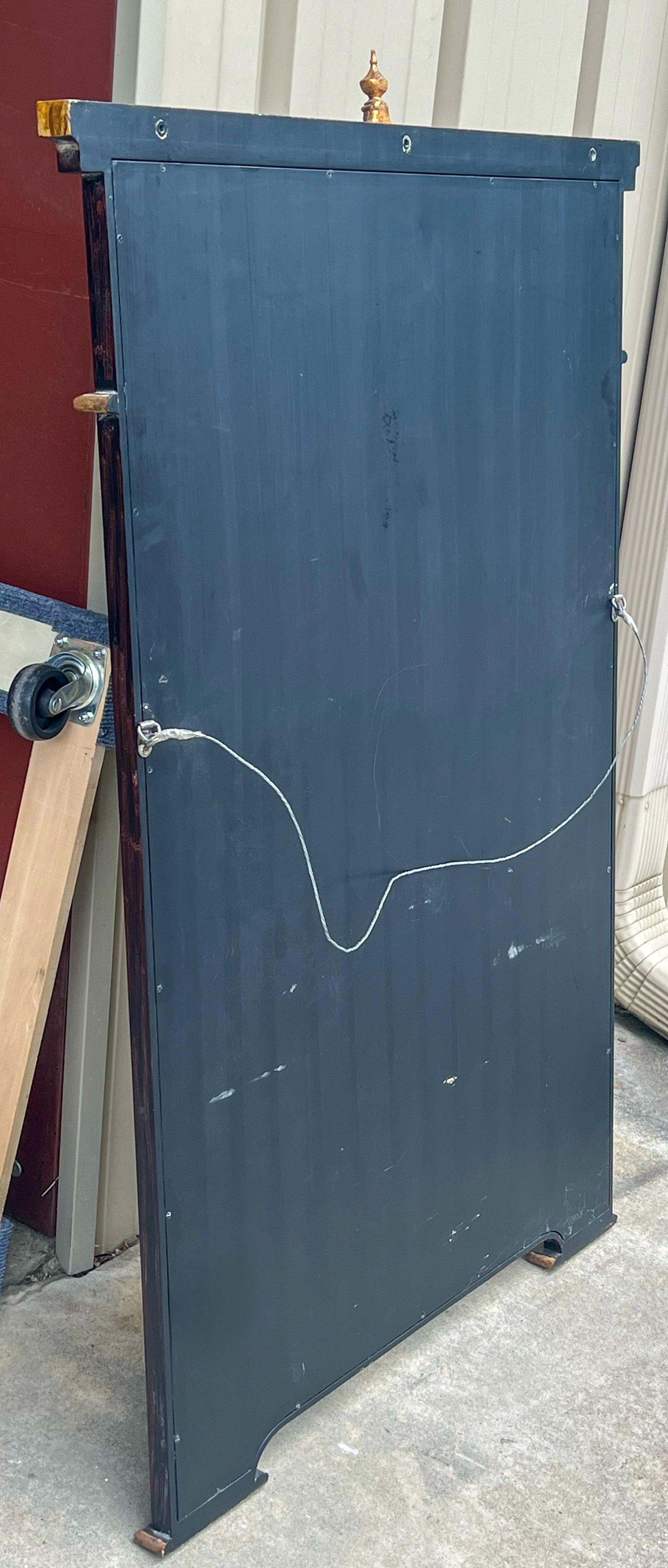 Specchio cinese italiano in stile Chippendale con pagoda e traforo in finto marmo in vendita 1