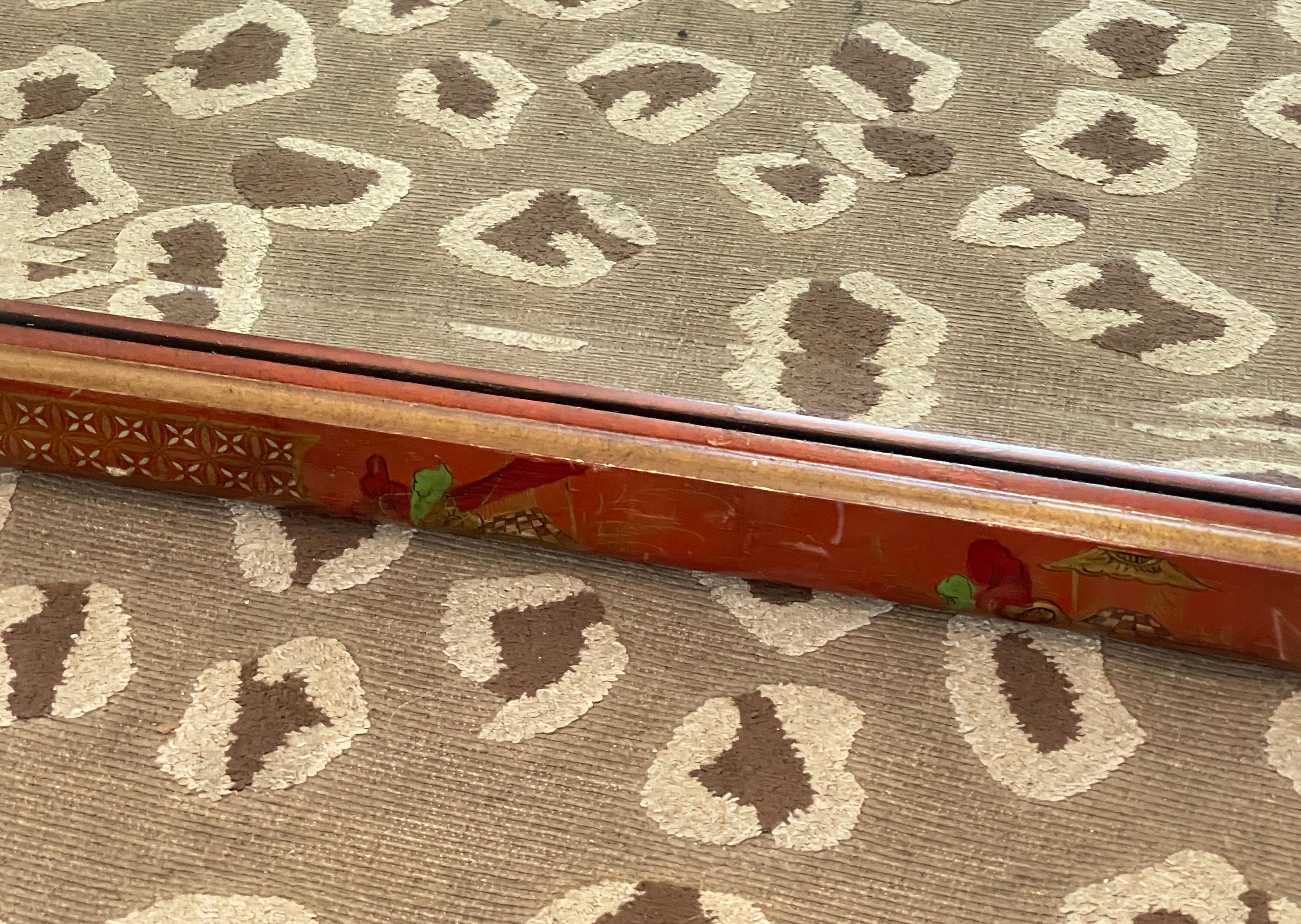 Milieu du XXe siècle Miroir laqué rouge peint à la main, Chinoiserie italienne, années 1950 en vente