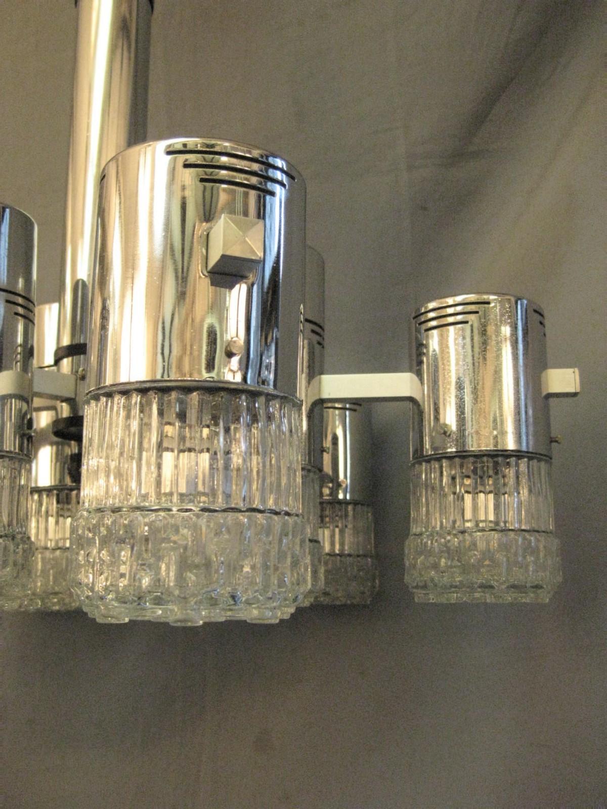 Mid century Italian Chrome and Glass Nine-Light Chandelier For Sale 5