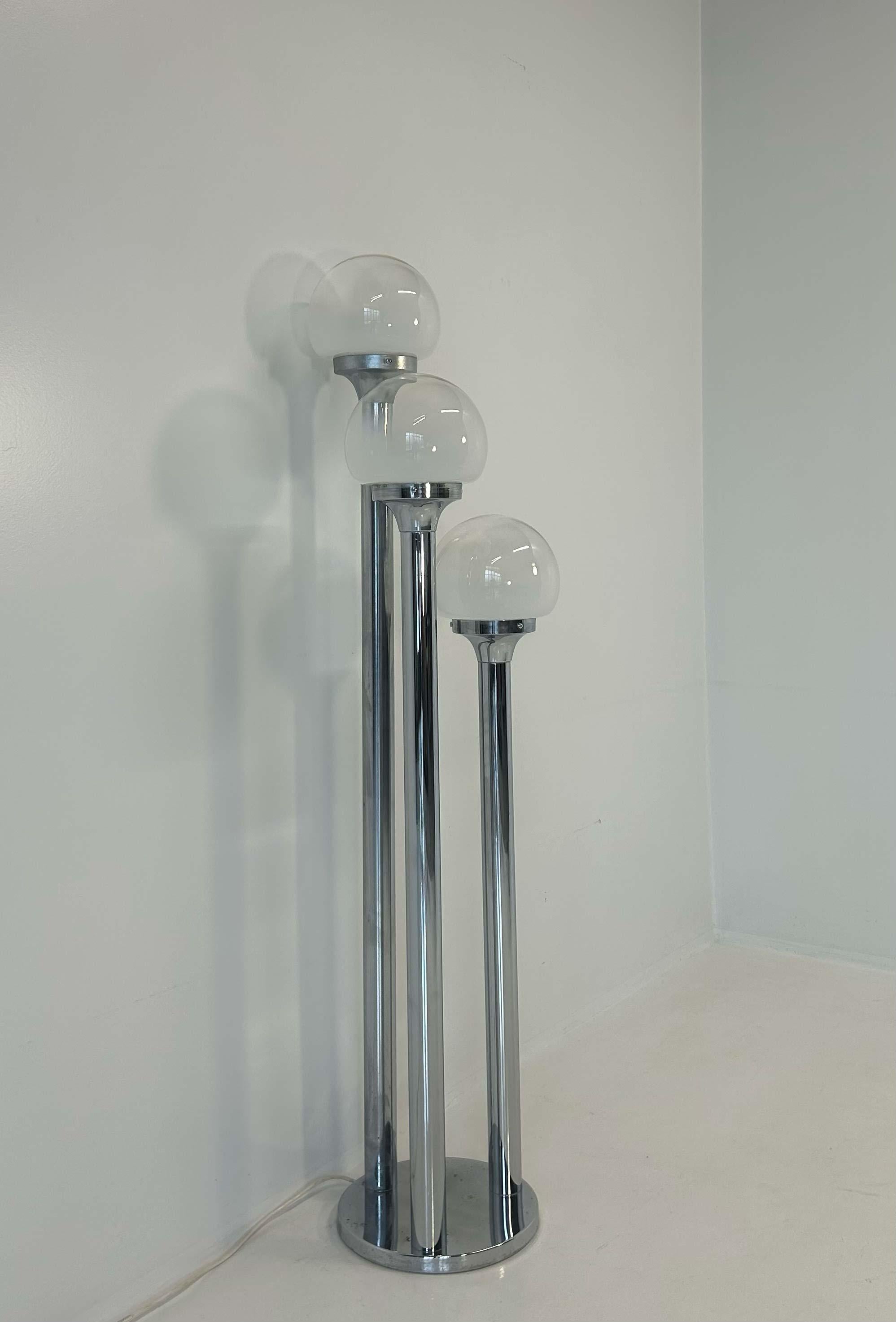 Italian Chrome and Murano Glass Floor Lamp Attr. Mazzega, 1970s In Good Condition For Sale In Meda, MB