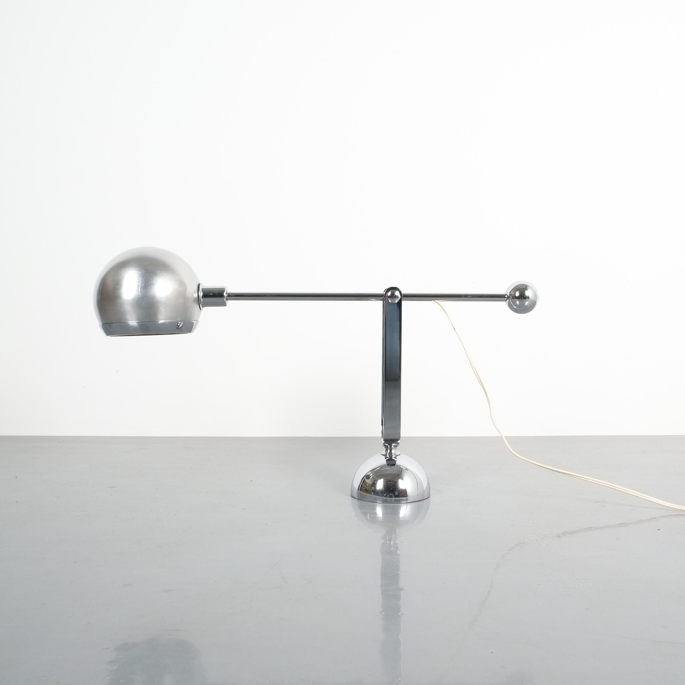 Italian chrome table lamp by Sergio Asti, Italy, circa 1970. Counterbalance desk light made from chromed brass and aluminum. Good condition, refurbished and polished.
