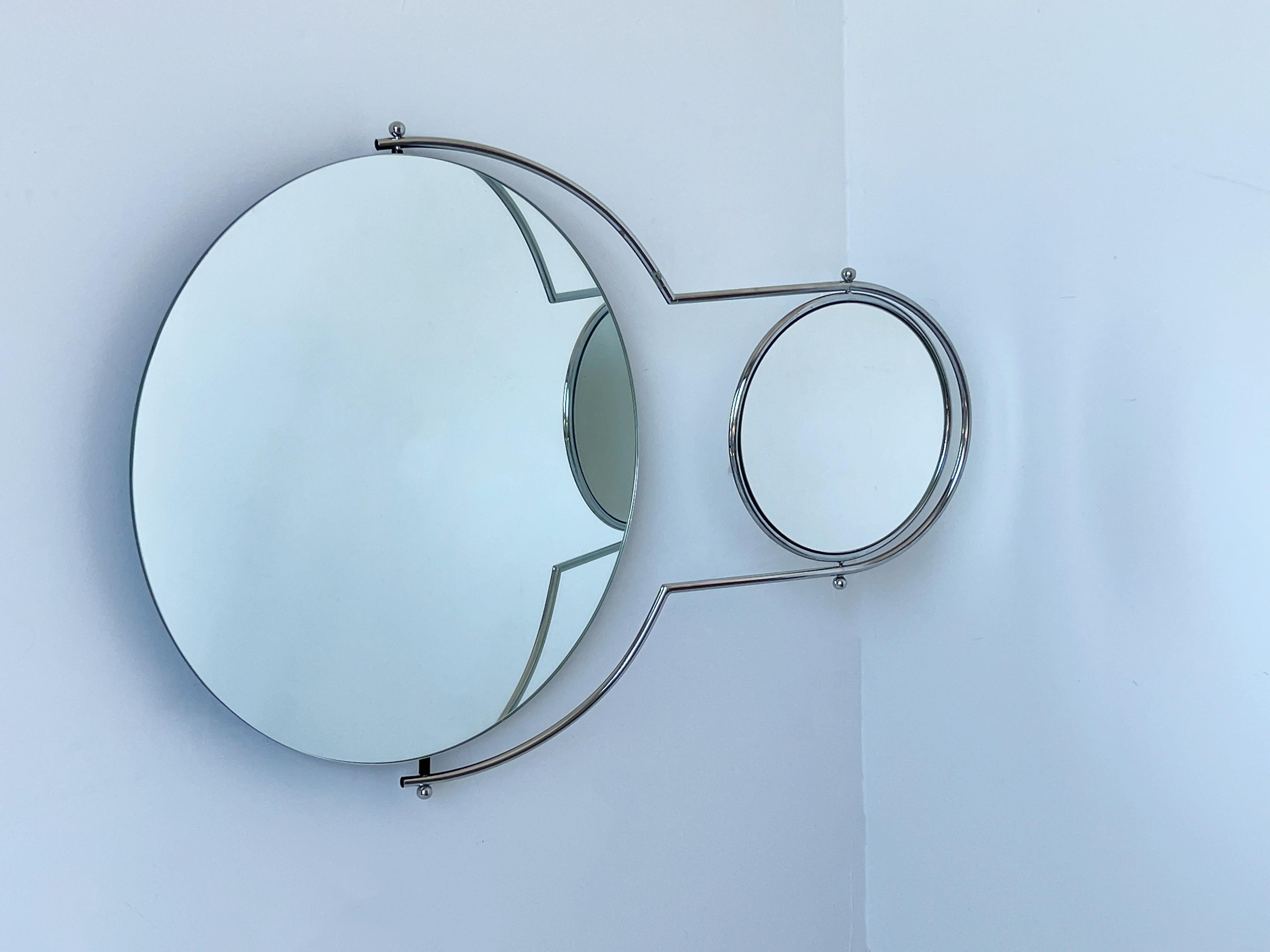 Italian 1980’s Post Modern adjustable double wall mirror design by Rodney Kinsman for Bieffeplast, Padova/Italy. 

The small mirror can be adjusted to either side. Large mirror is 21.5” Diameter, Small mirror is 20.5” Diameter. 

Dimensions: 34”