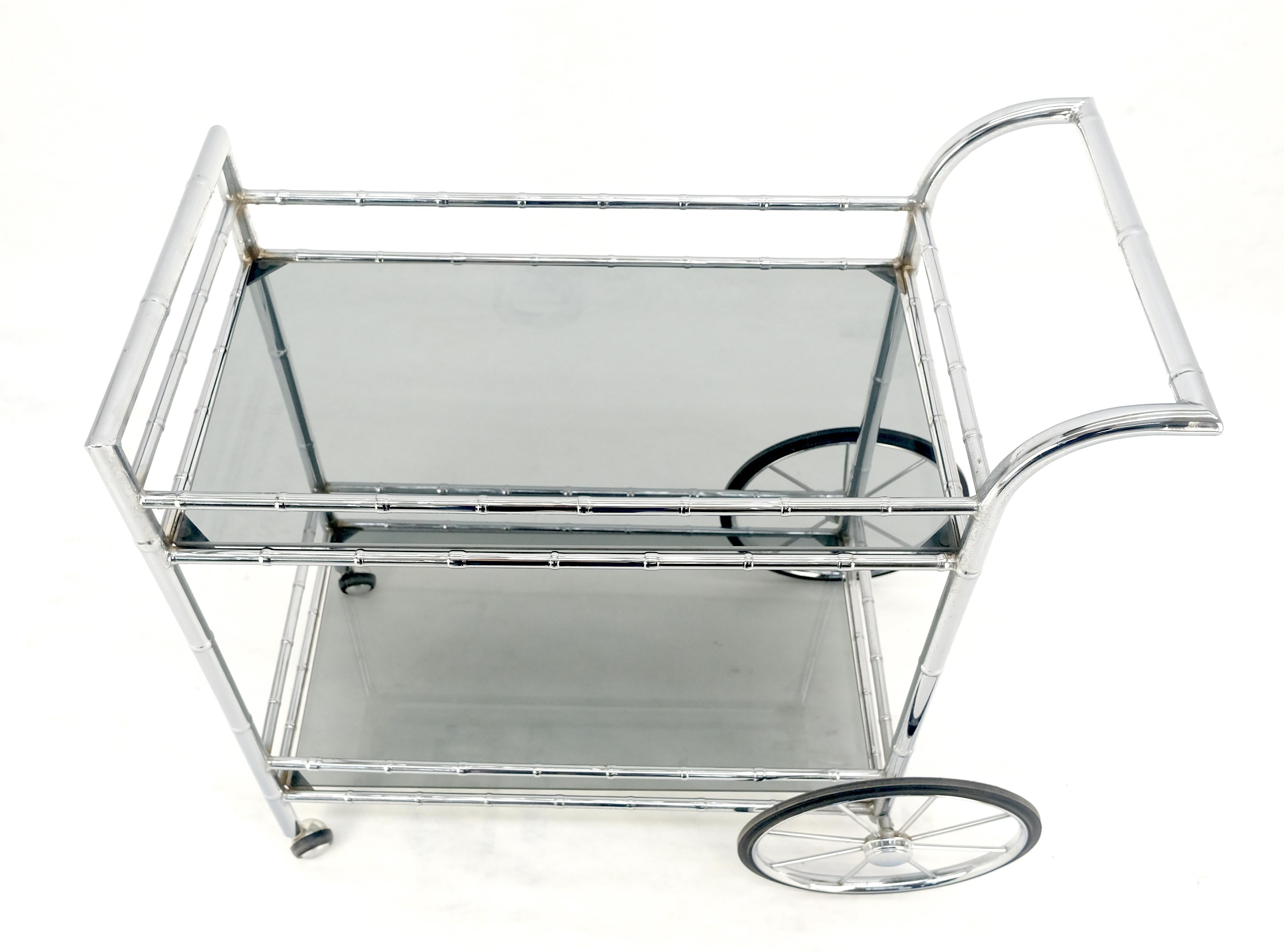 Poli Table de bar à deux étages en faux bambou chromé et verre fumé MINT en vente