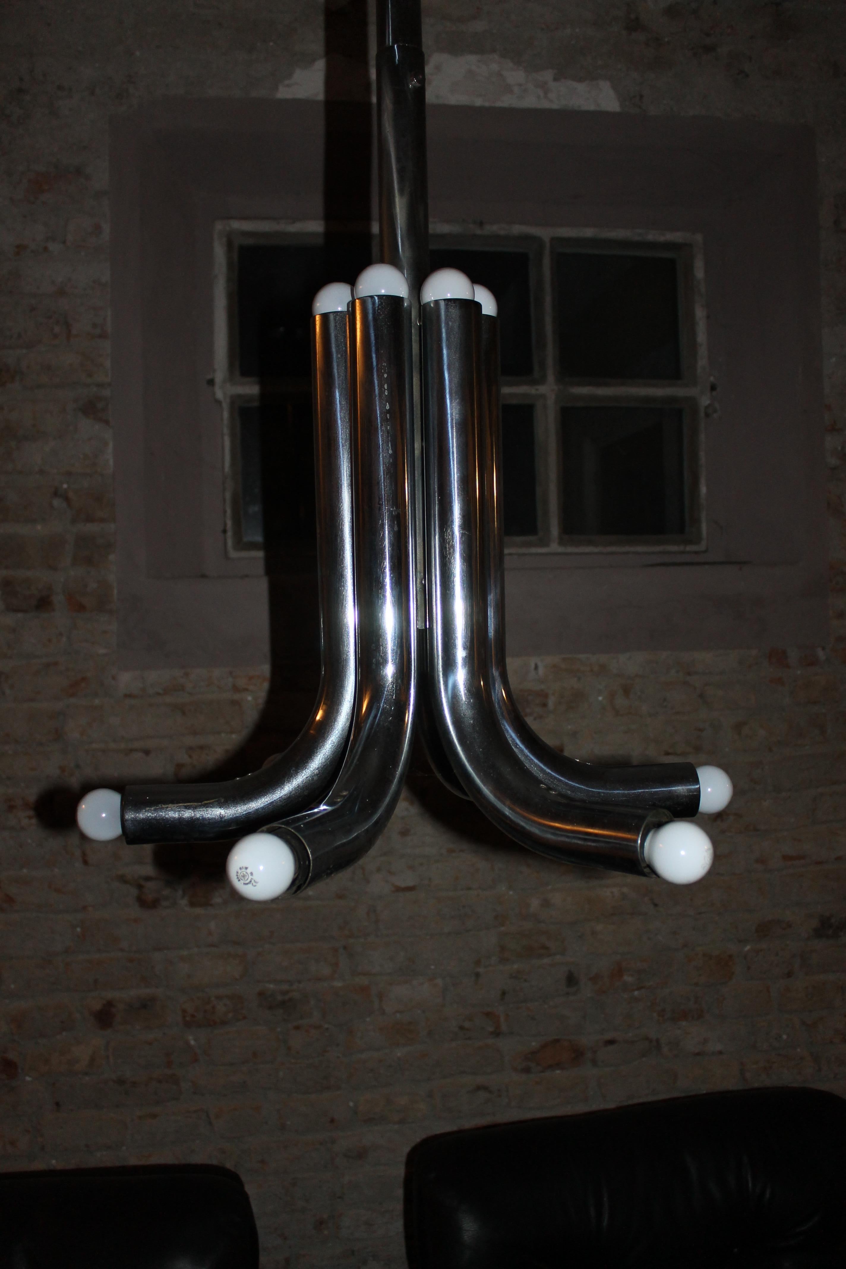 Pendentif de Stilux Milano, daté, vers 1968. Le lustre a six bras avec deux lumières chacun.

Système électrique à rénover (nous pouvons le faire pour vous !).