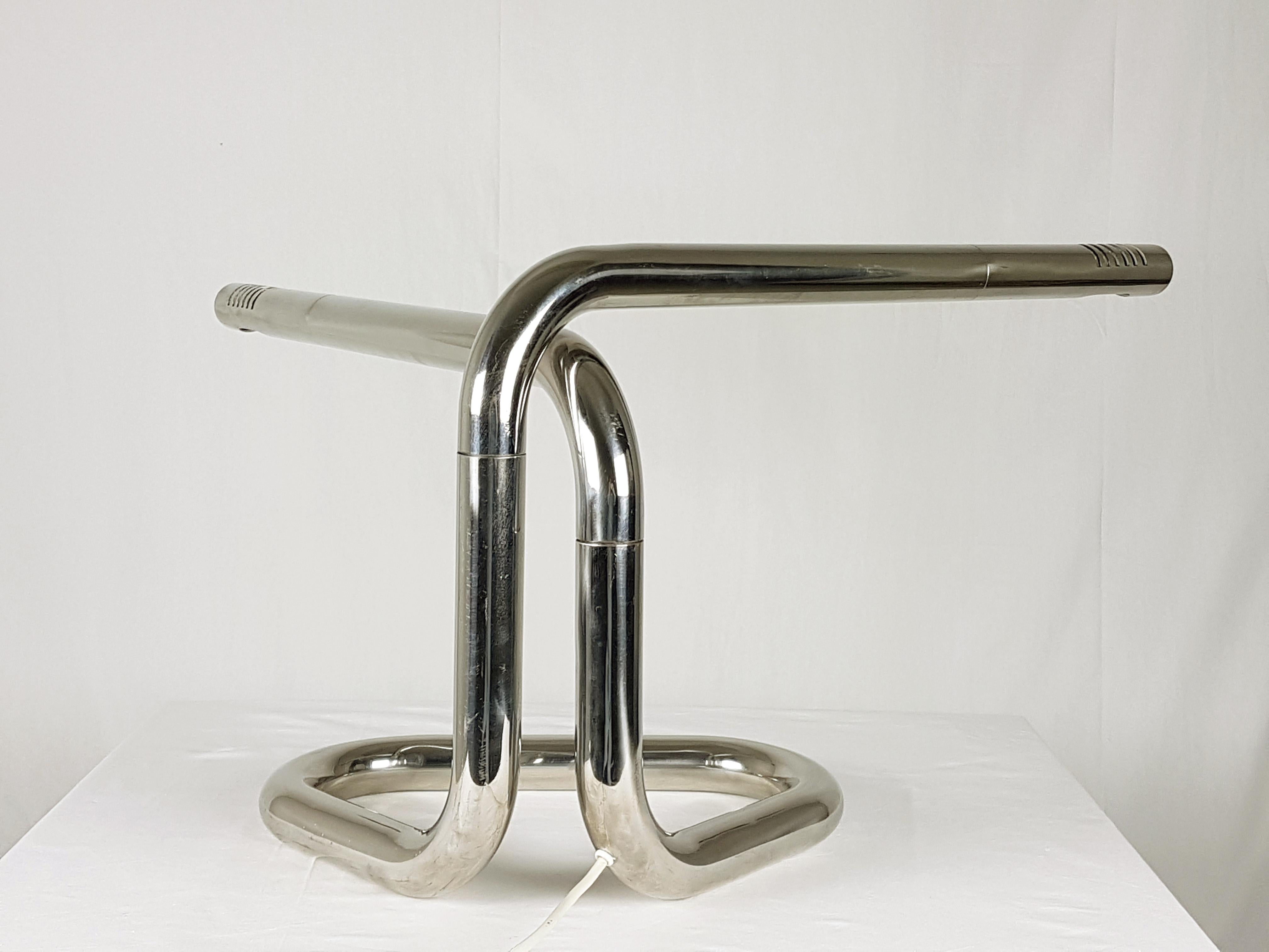 Italian Chrome-Plated Metal 1970s Adjustable Tubolar Lamp In Good Condition For Sale In Varese, Lombardia