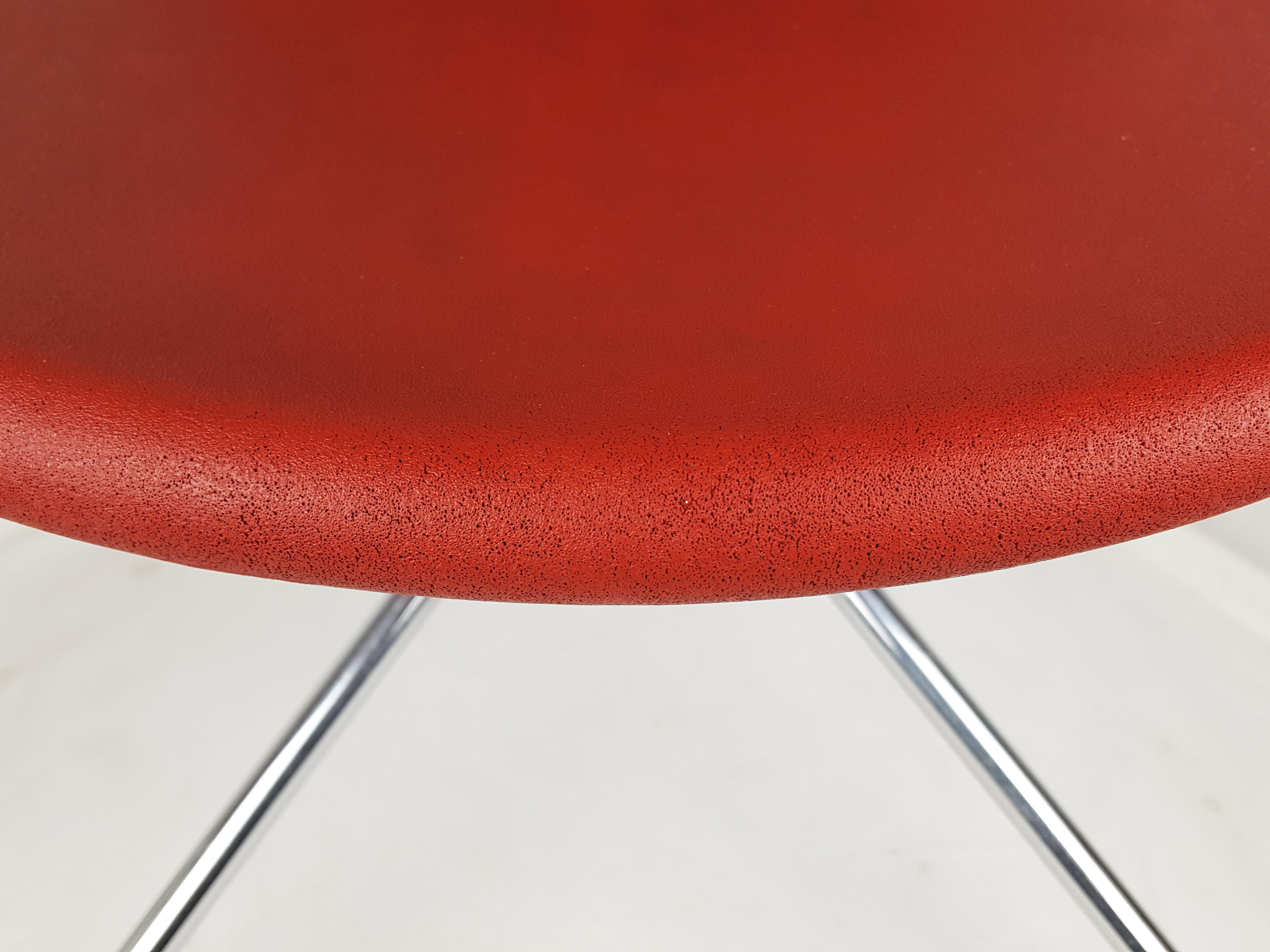 Sedie da pranzo italiane in metallo cromato e poliuretano rosso, anni '90, set da 5 in vendita 6