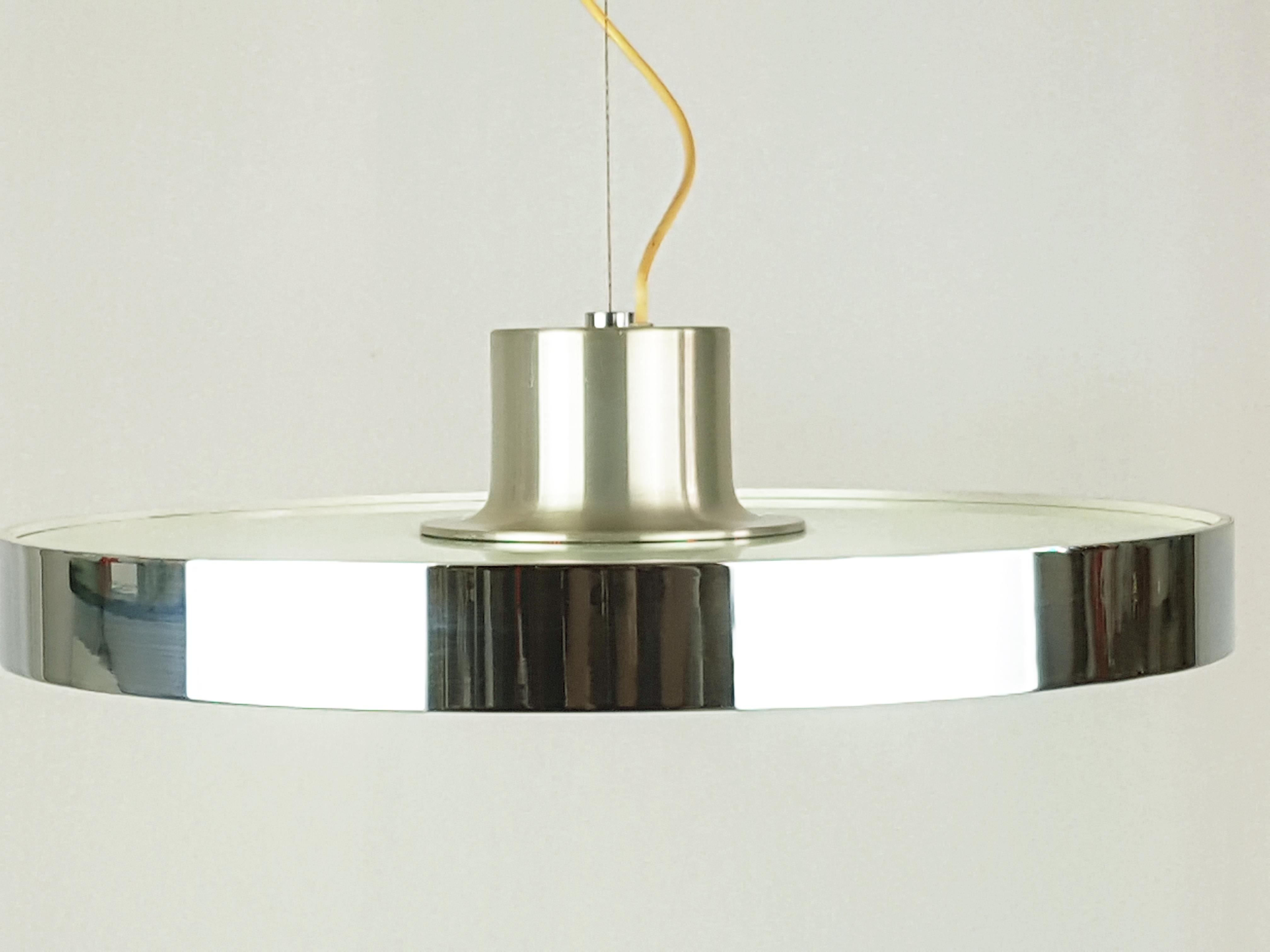 Brushed Italian Chrome Plated & Painted Metal, Glass & Aluminum 1970s Pendant Lamp For Sale