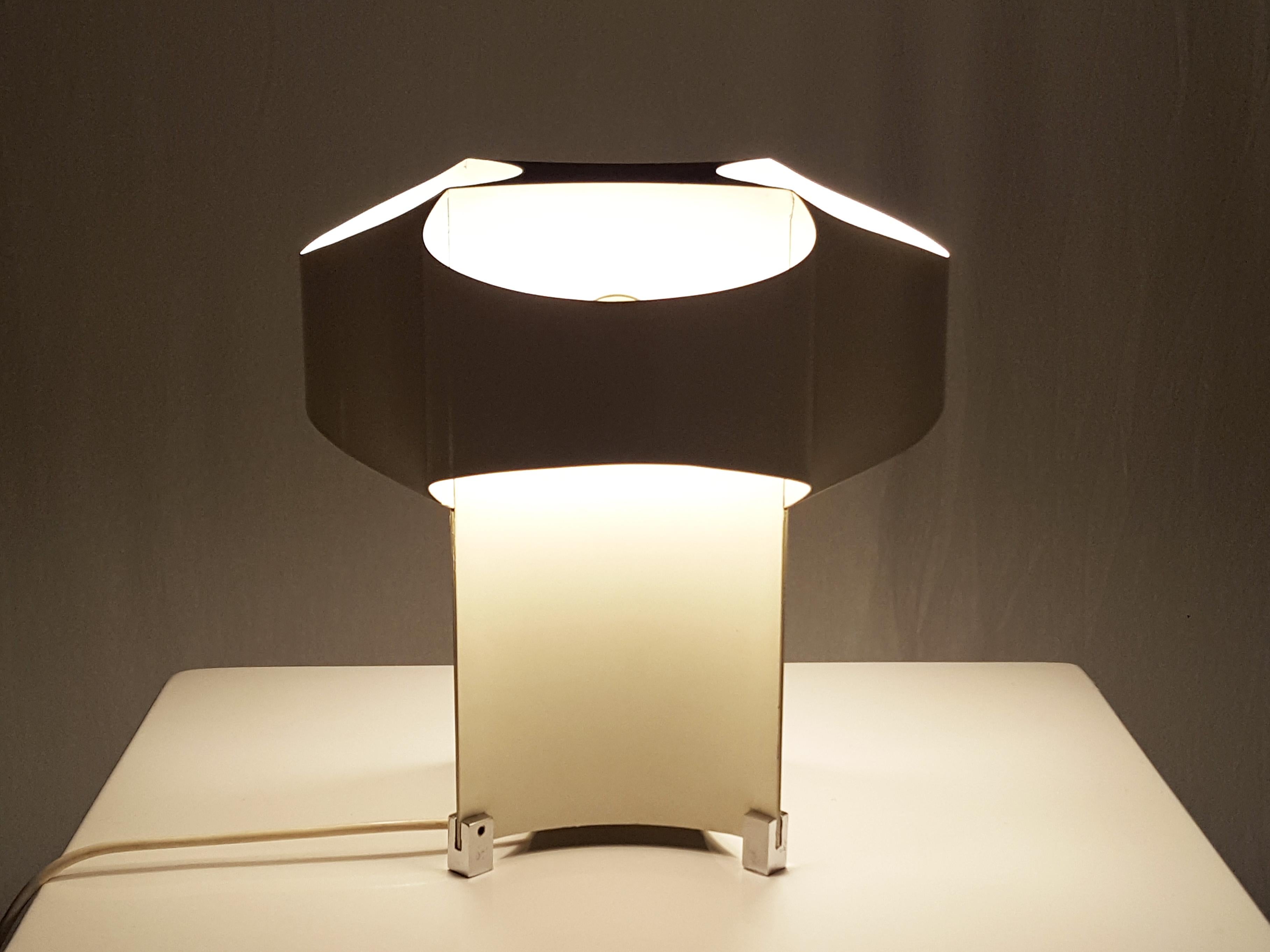 Lampe de table italienne chromée et en métal peint en blanc 4 lumières 1960s en vente 3