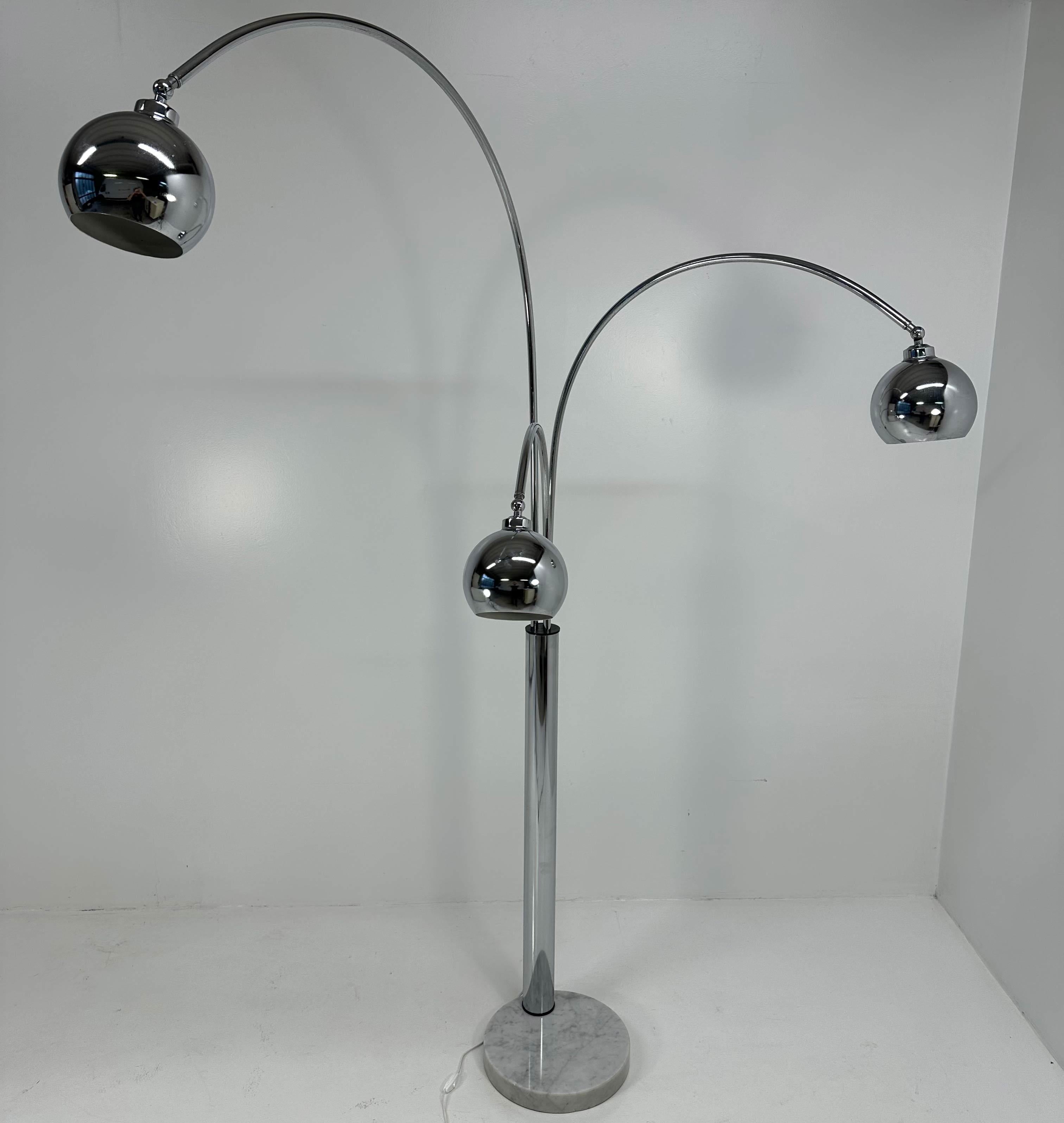 Lampadaire italien chromé, attribué à Reggiani, 1970 en vente 2