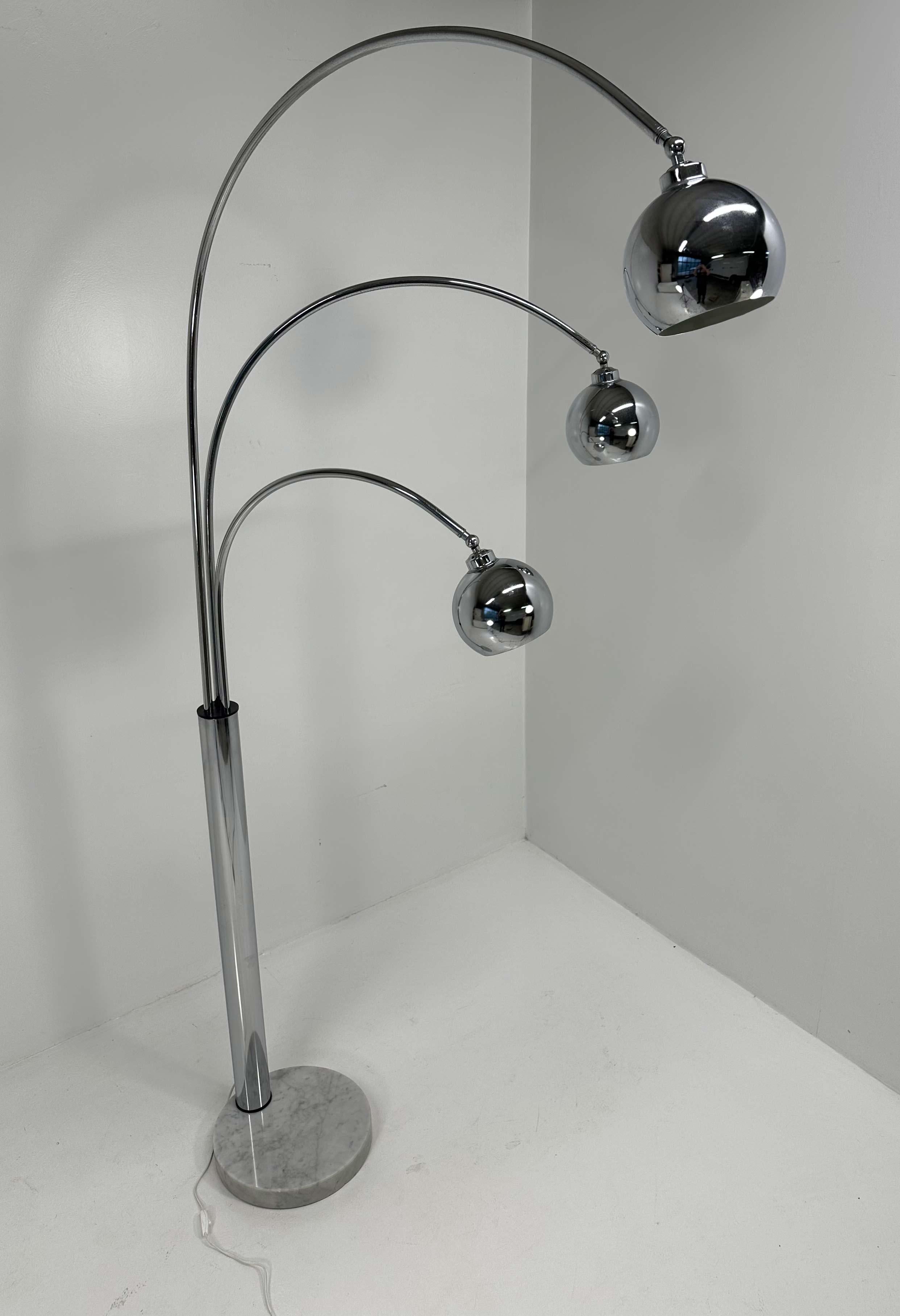 Lampadaire italien chromé, attribué à Reggiani, 1970 en vente 3