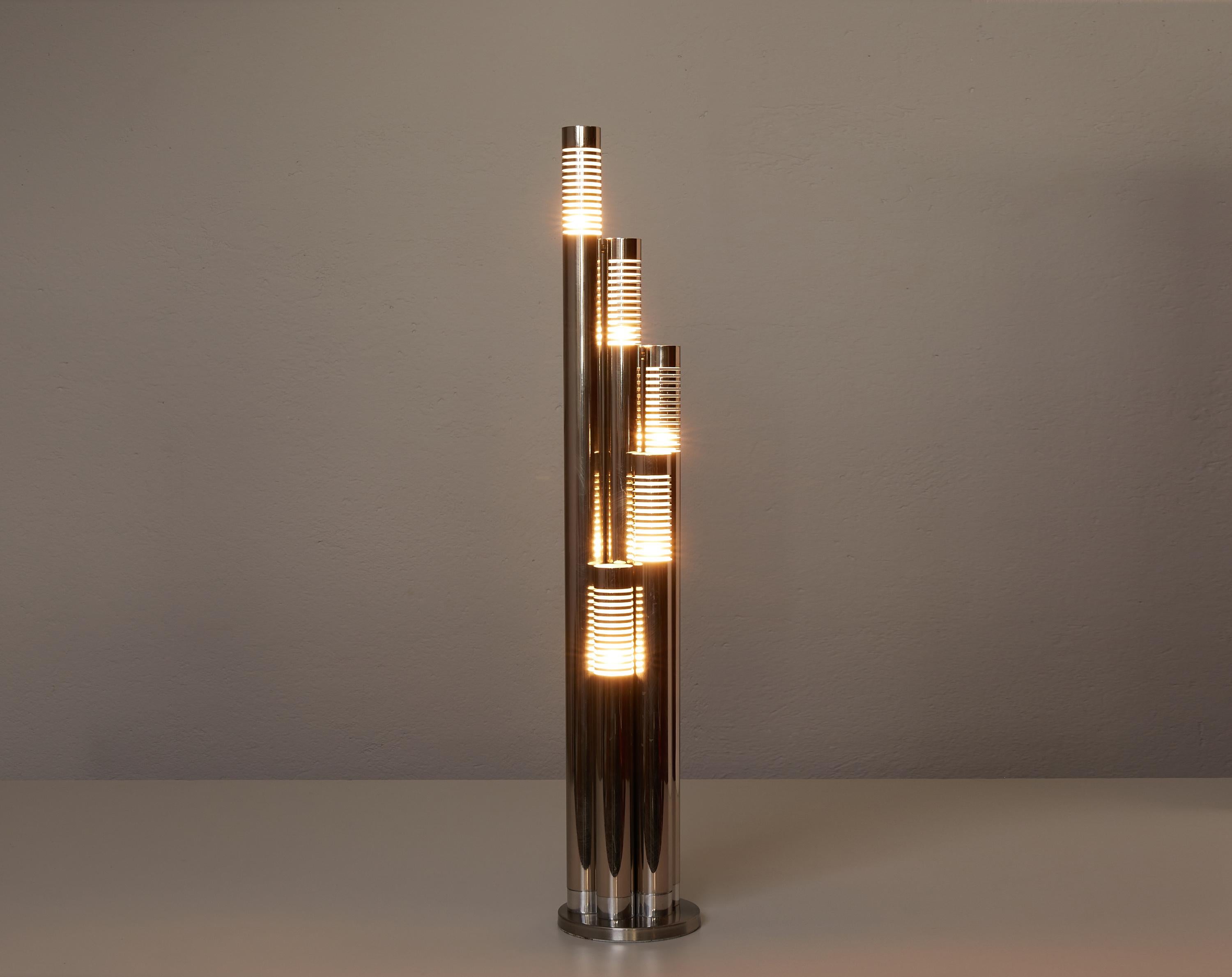 Italian chromed metal tubular table lamp, c. 1970.

Composed of a weighted circular metal base which holds five metal tubes of different heights.

One E14 light socket per tube. The light is diffused through the openings situated in top and