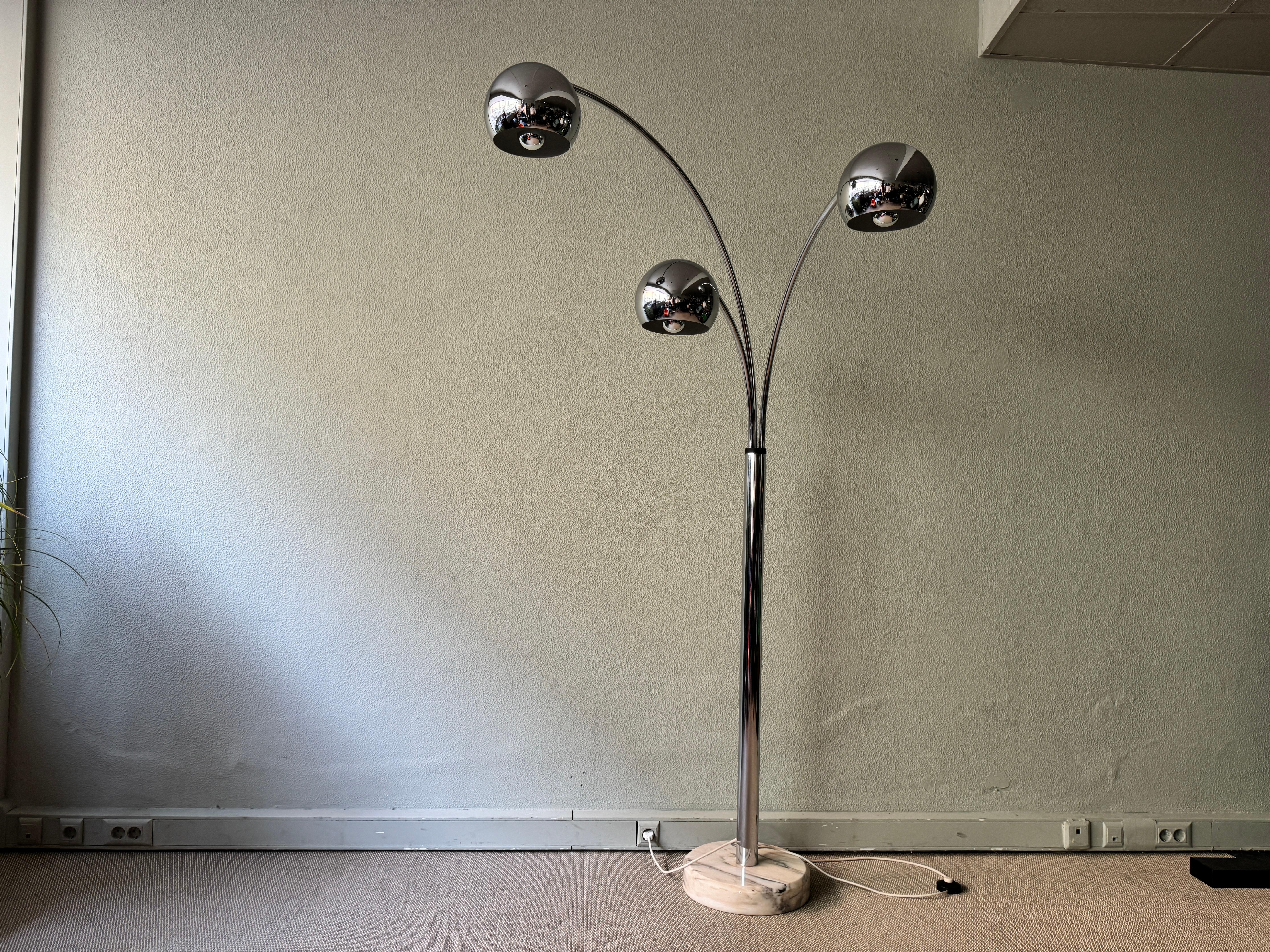 Mid-Century Modern Italian Chromed Steel Floor Lamp with Three Arms by Goffredo Reggiani, 1970s For Sale
