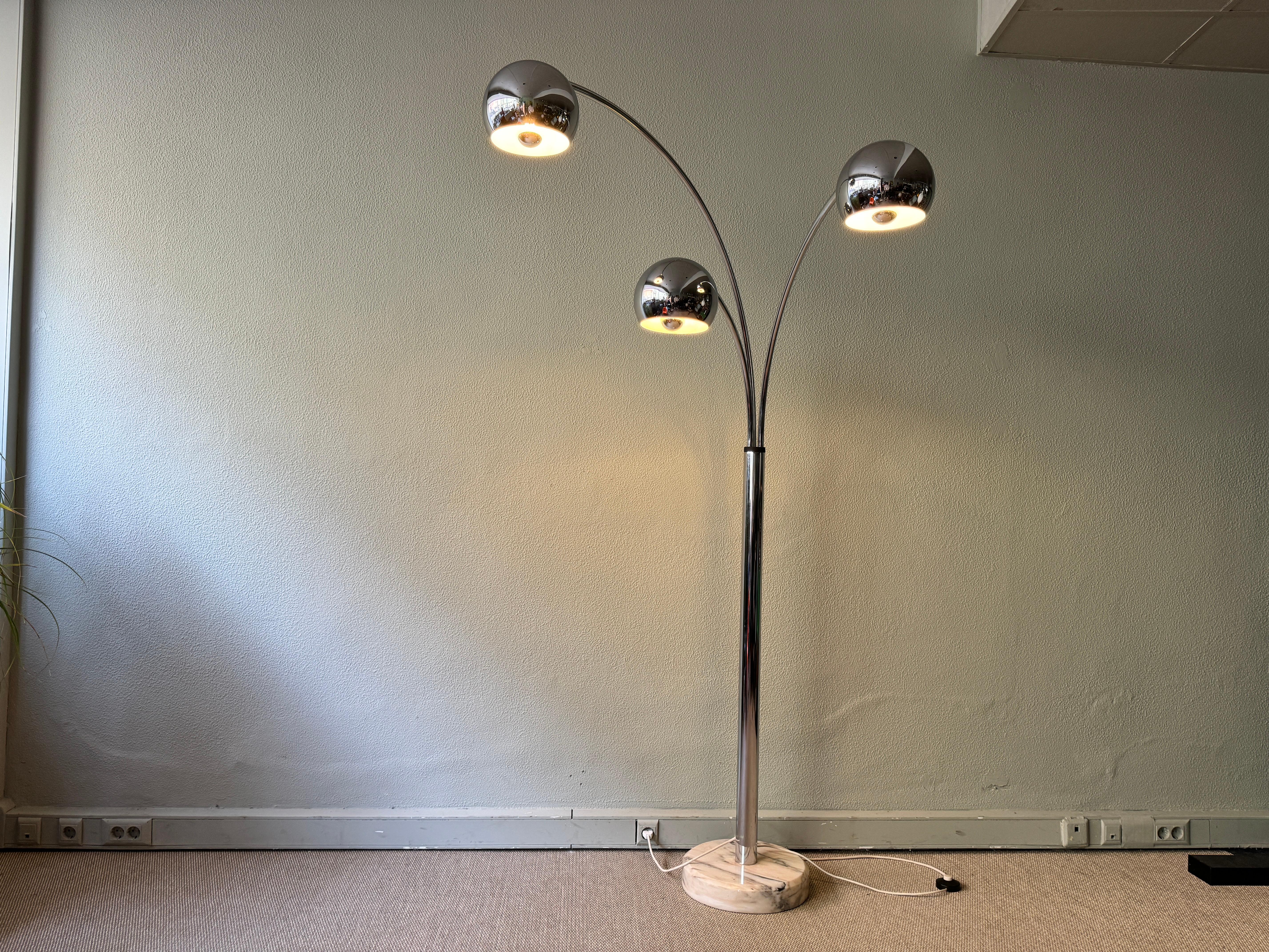 Italian Chromed Steel Floor Lamp with Three Arms by Goffredo Reggiani, 1970s In Good Condition For Sale In Lisboa, PT