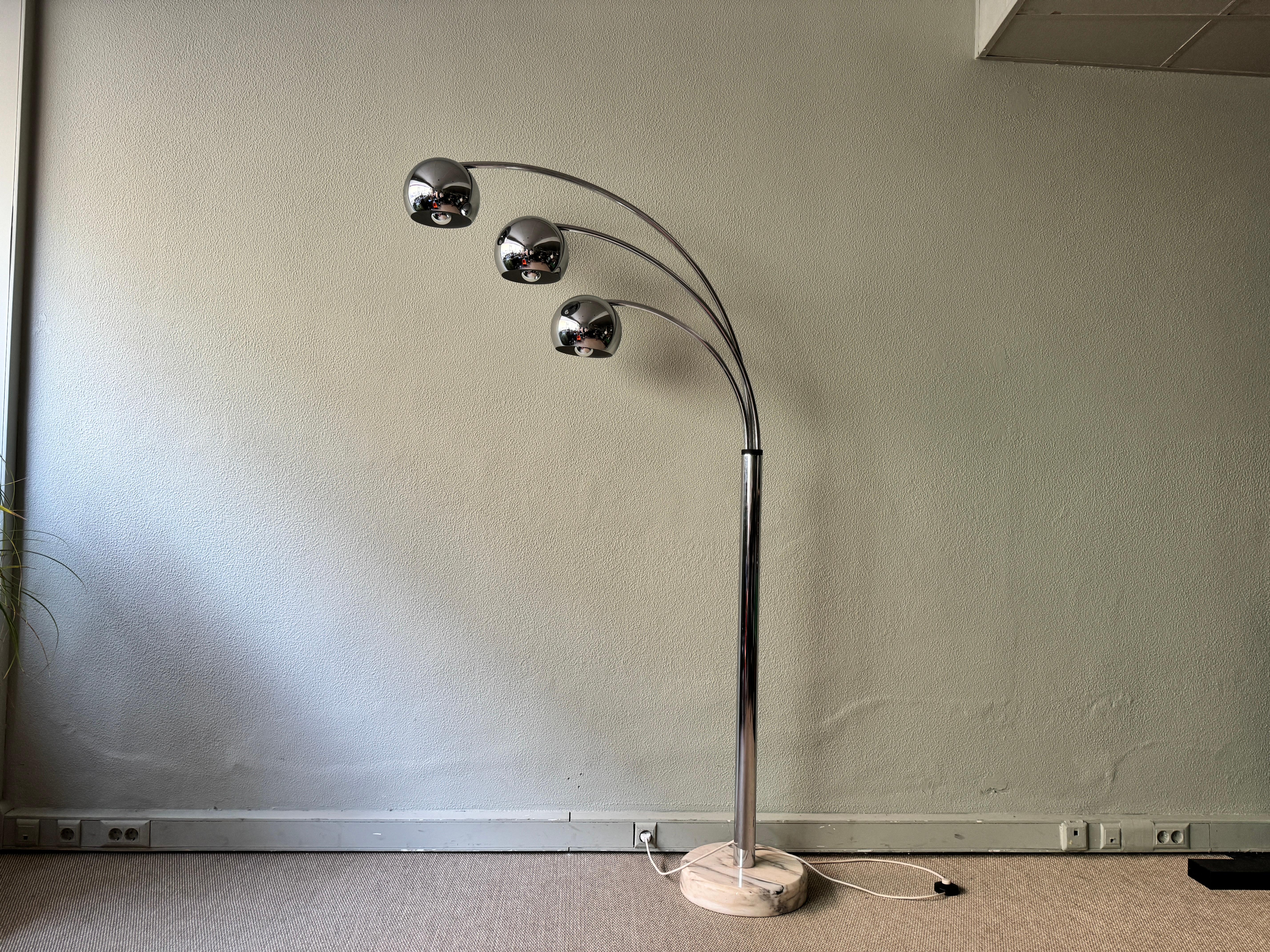 Italian Chromed Steel Floor Lamp with Three Arms by Goffredo Reggiani, 1970s For Sale 1