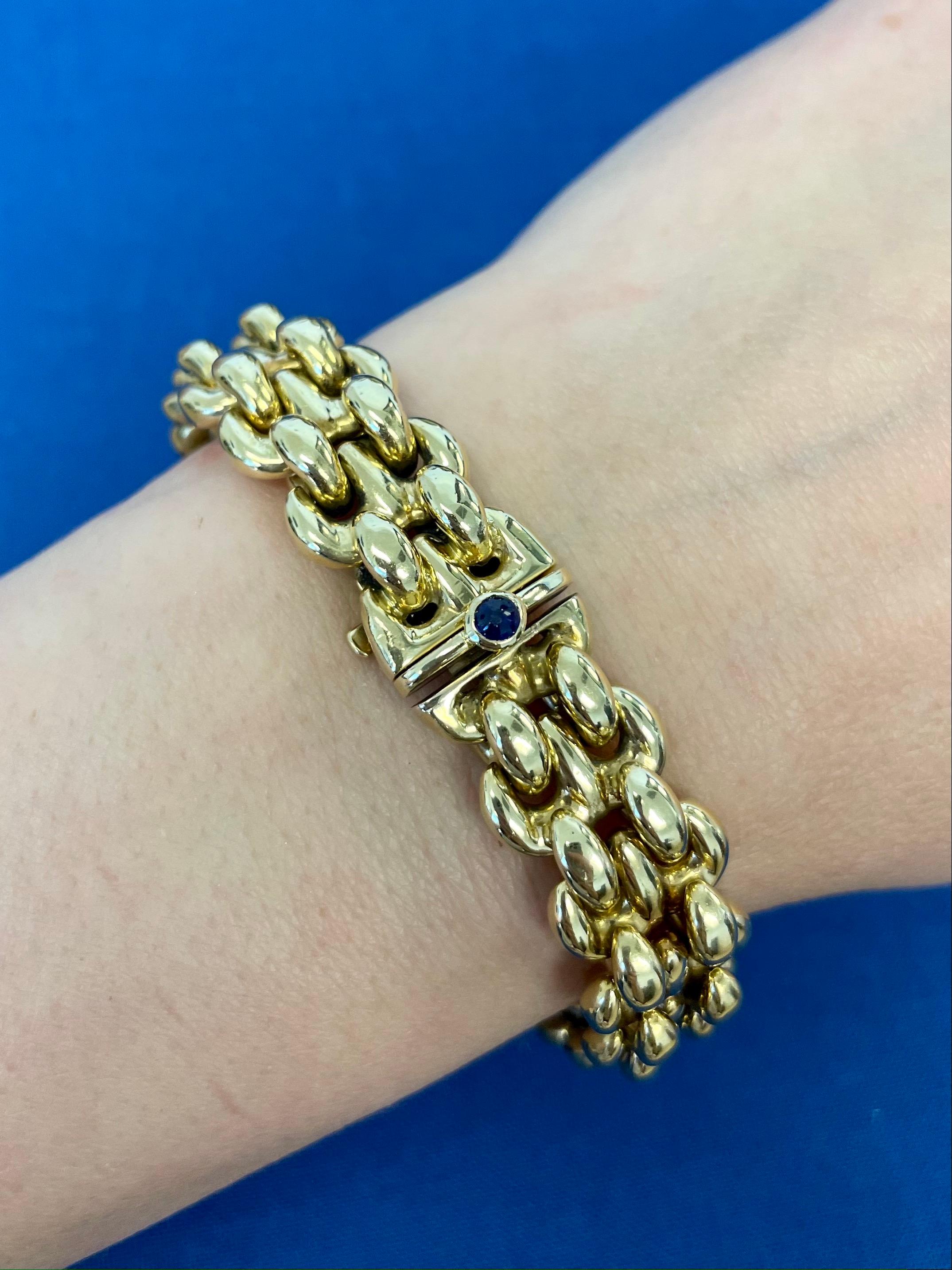 Italian Chunky Chain with Sapphire Clasp Bracelet 18K Yellow Gold For Sale 1