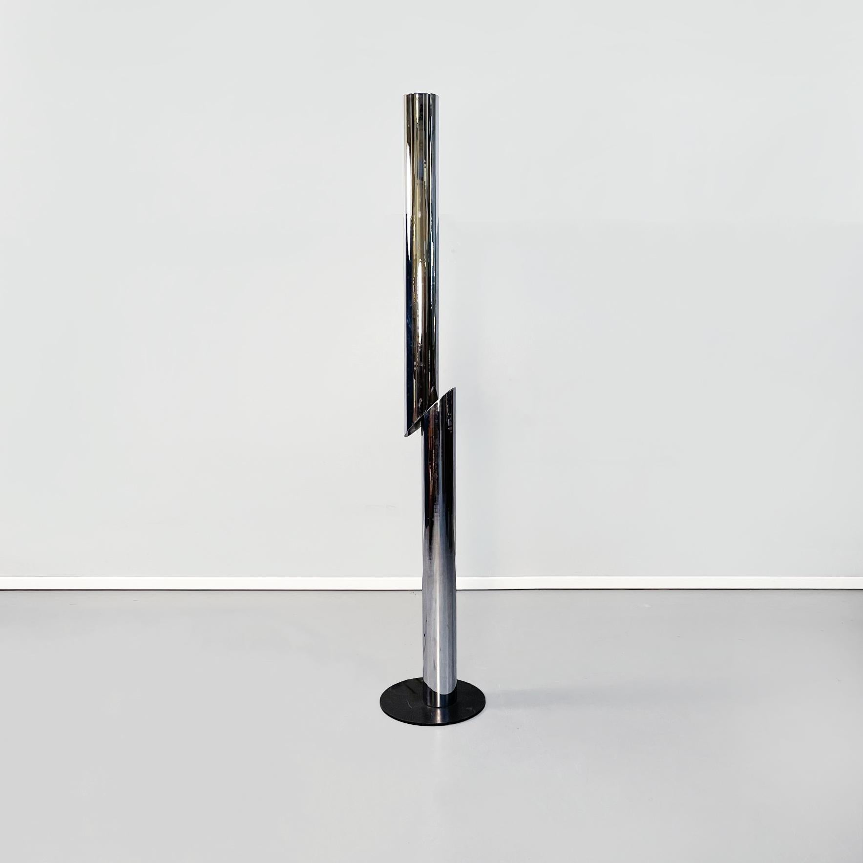 Italian Cicindela floor lamp by Cortesi Chiappa-Cattó Forme e Superfici, 1970s
Cicindela floor lamp with a cylindrical shape broken in the middle in lacquered and chromed metal. The light is placed in the central cut. The base is round in black