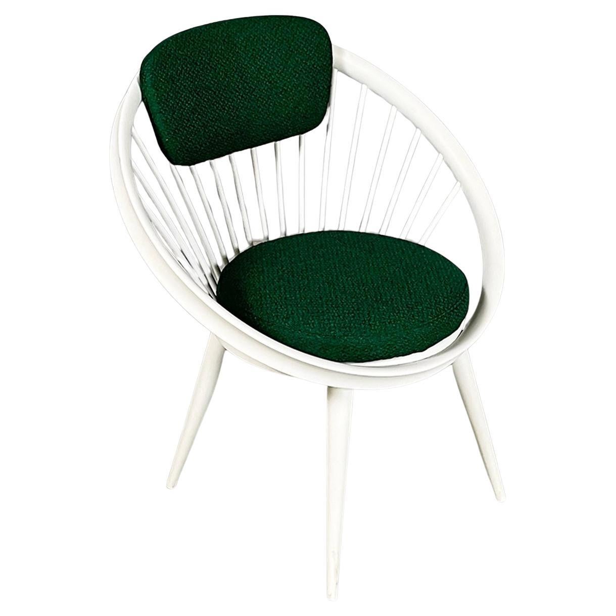 Fauteuils Circle italiens par Yngve Ekström pour Ese Mobler Ab Sweden, années 1960
Paire de fauteuils modèle Circle, avec structure circulaire en hêtre massif peint en blanc, assise ronde à lattes, ainsi que le dossier et les pieds en forme qui