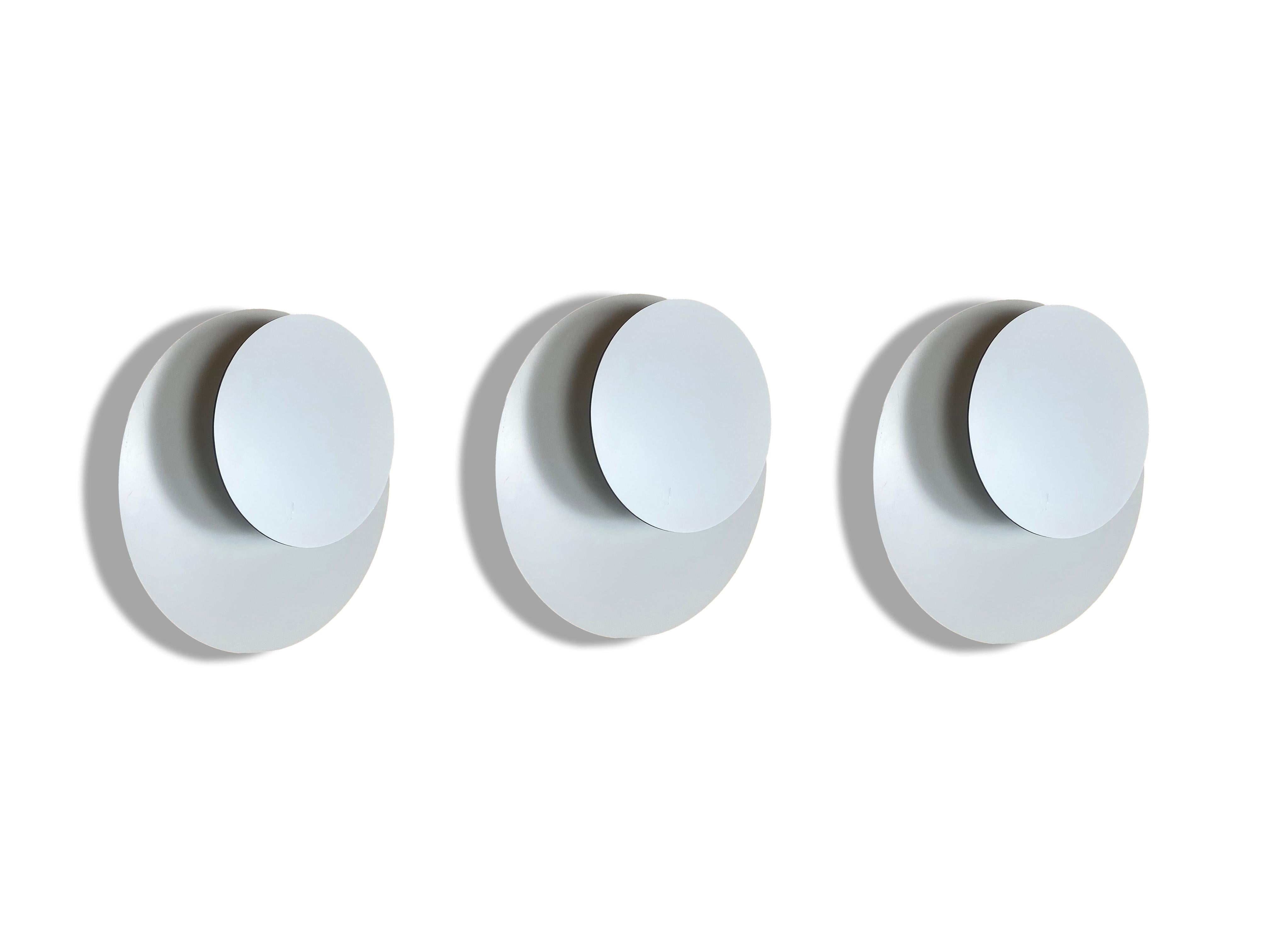 Italienische Circle Scone Wandleuchten von Rosario Hurtado und Roberto Feo, Modell Guau (Ende des 20. Jahrhunderts) im Angebot