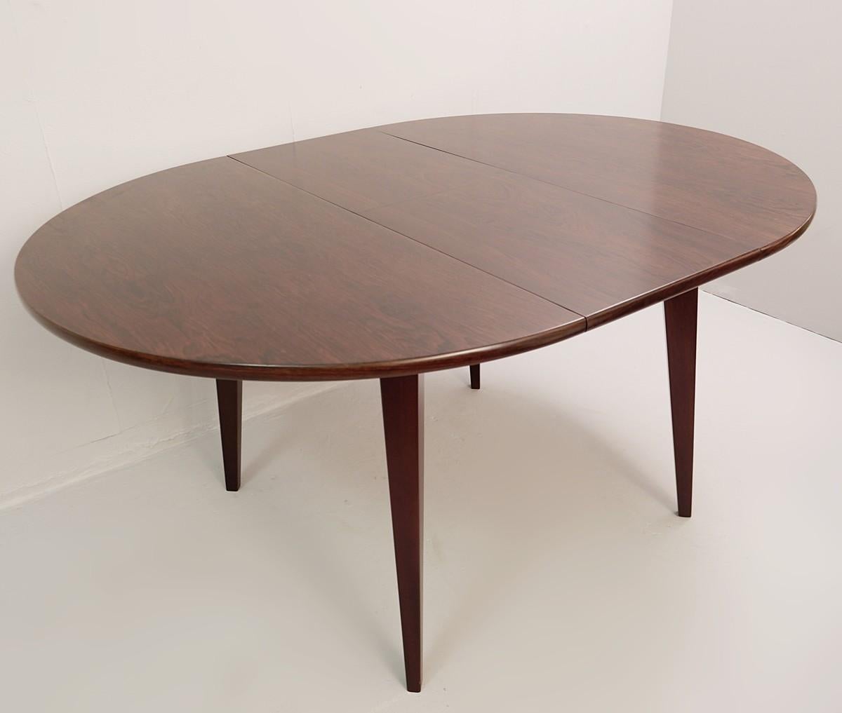 Italian Circular Extendable Dining Table In Good Condition In Brussels, BE